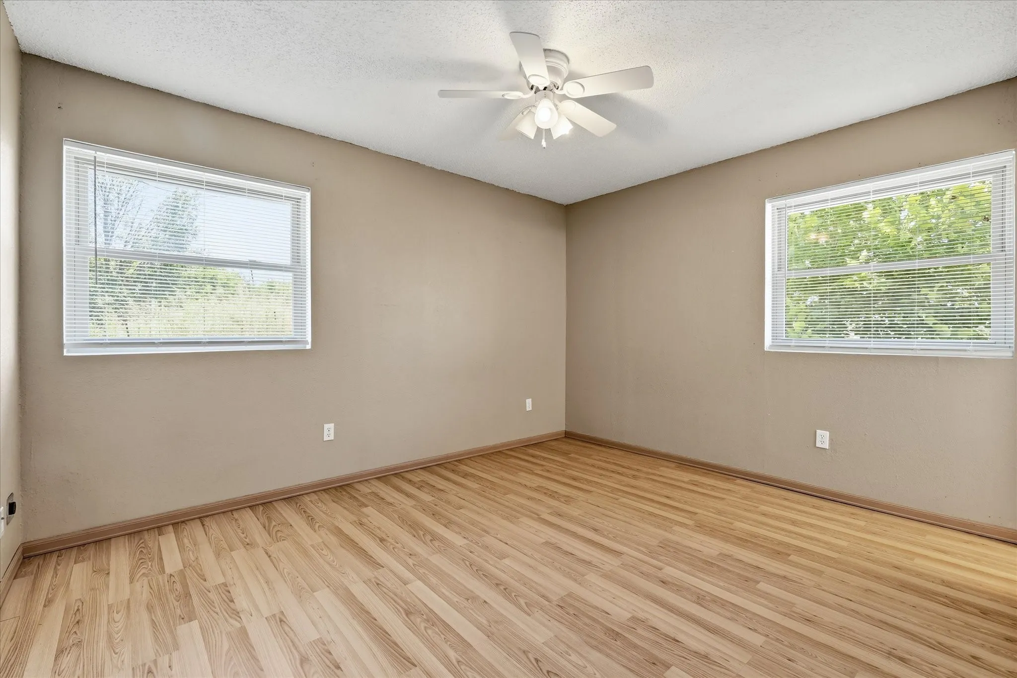Single Family Residence For Sale in Denton County , 8766 Webb Road, Ponder, Texas 76259, 4 Bedroom, 3 Bathroom, 2 Garage spaces, 2,372 Sqft, built in 1984, mls#21346273, Real Estate Agent in Ponder, Homes For Sale in Denton county, Homes For Sale in Ponder, Realtor in Ponder Texas, Real Estate Brokerage Independent Realty Texas, Luminita Cordes Realtor