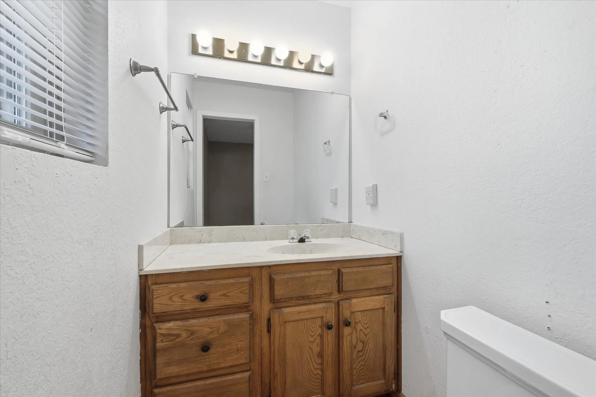Single Family Residence For Sale in Denton County , 8766 Webb Road, Ponder, Texas 76259, 4 Bedroom, 3 Bathroom, 2 Garage spaces, 2,372 Sqft, built in 1984, mls#21346273, Real Estate Agent in Ponder, Homes For Sale in Denton county, Homes For Sale in Ponder, Realtor in Ponder Texas, Real Estate Brokerage Independent Realty Texas, Luminita Cordes Realtor