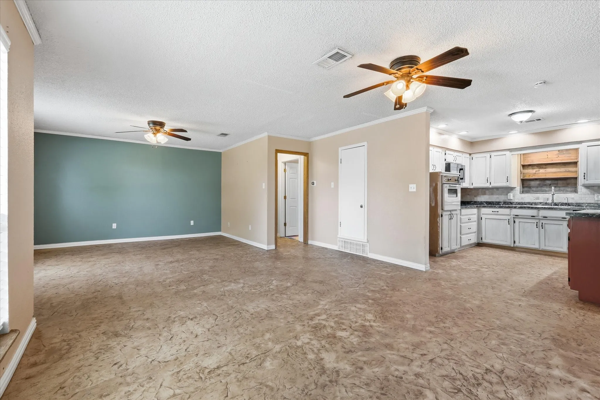 Single Family Residence For Sale in Denton County , 8766 Webb Road, Ponder, Texas 76259, 4 Bedroom, 3 Bathroom, 2 Garage spaces, 2,372 Sqft, built in 1984, mls#21346273, Real Estate Agent in Ponder, Homes For Sale in Denton county, Homes For Sale in Ponder, Realtor in Ponder Texas, Real Estate Brokerage Independent Realty Texas, Luminita Cordes Realtor