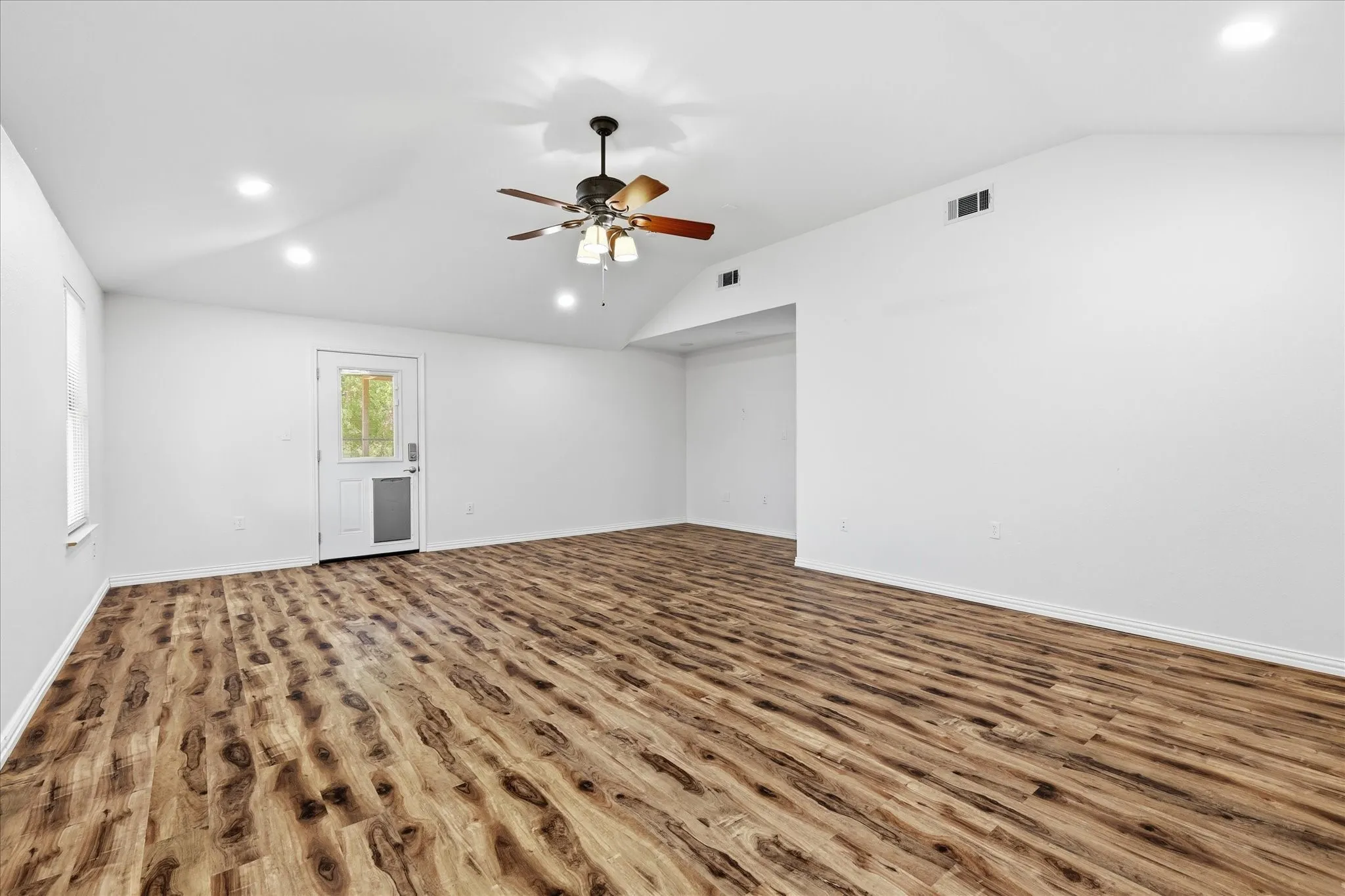 Single Family Residence For Sale in Denton County , 8766 Webb Road, Ponder, Texas 76259, 4 Bedroom, 3 Bathroom, 2 Garage spaces, 2,372 Sqft, built in 1984, mls#21346273, Real Estate Agent in Ponder, Homes For Sale in Denton county, Homes For Sale in Ponder, Realtor in Ponder Texas, Real Estate Brokerage Independent Realty Texas, Luminita Cordes Realtor