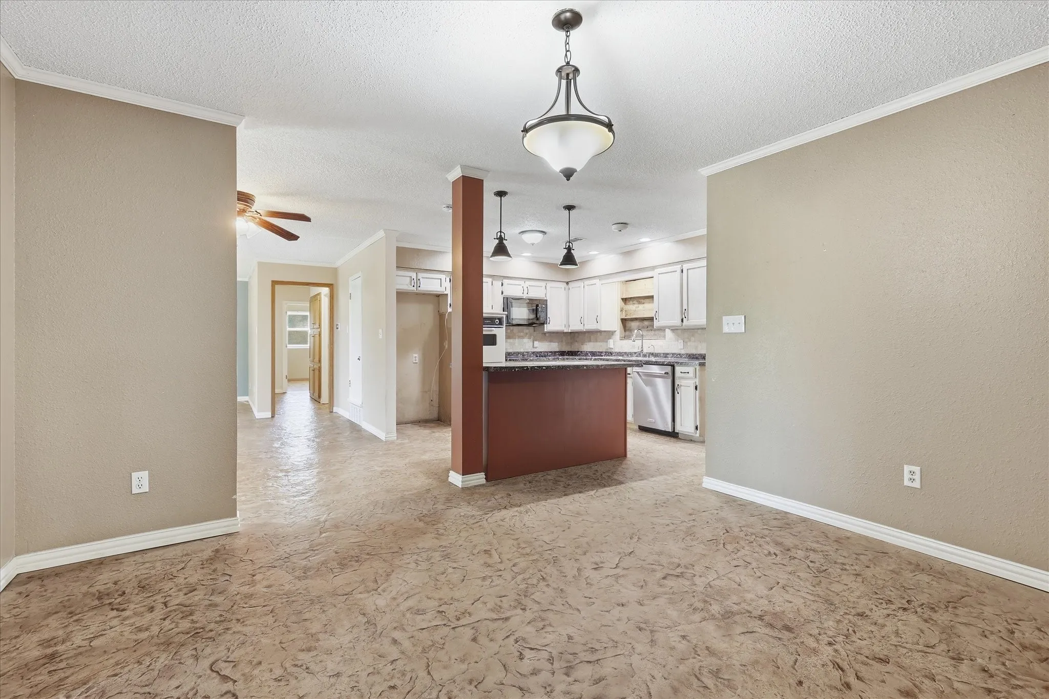 Single Family Residence For Sale in Denton County , 8766 Webb Road, Ponder, Texas 76259, 4 Bedroom, 3 Bathroom, 2 Garage spaces, 2,372 Sqft, built in 1984, mls#21346273, Real Estate Agent in Ponder, Homes For Sale in Denton county, Homes For Sale in Ponder, Realtor in Ponder Texas, Real Estate Brokerage Independent Realty Texas, Luminita Cordes Realtor