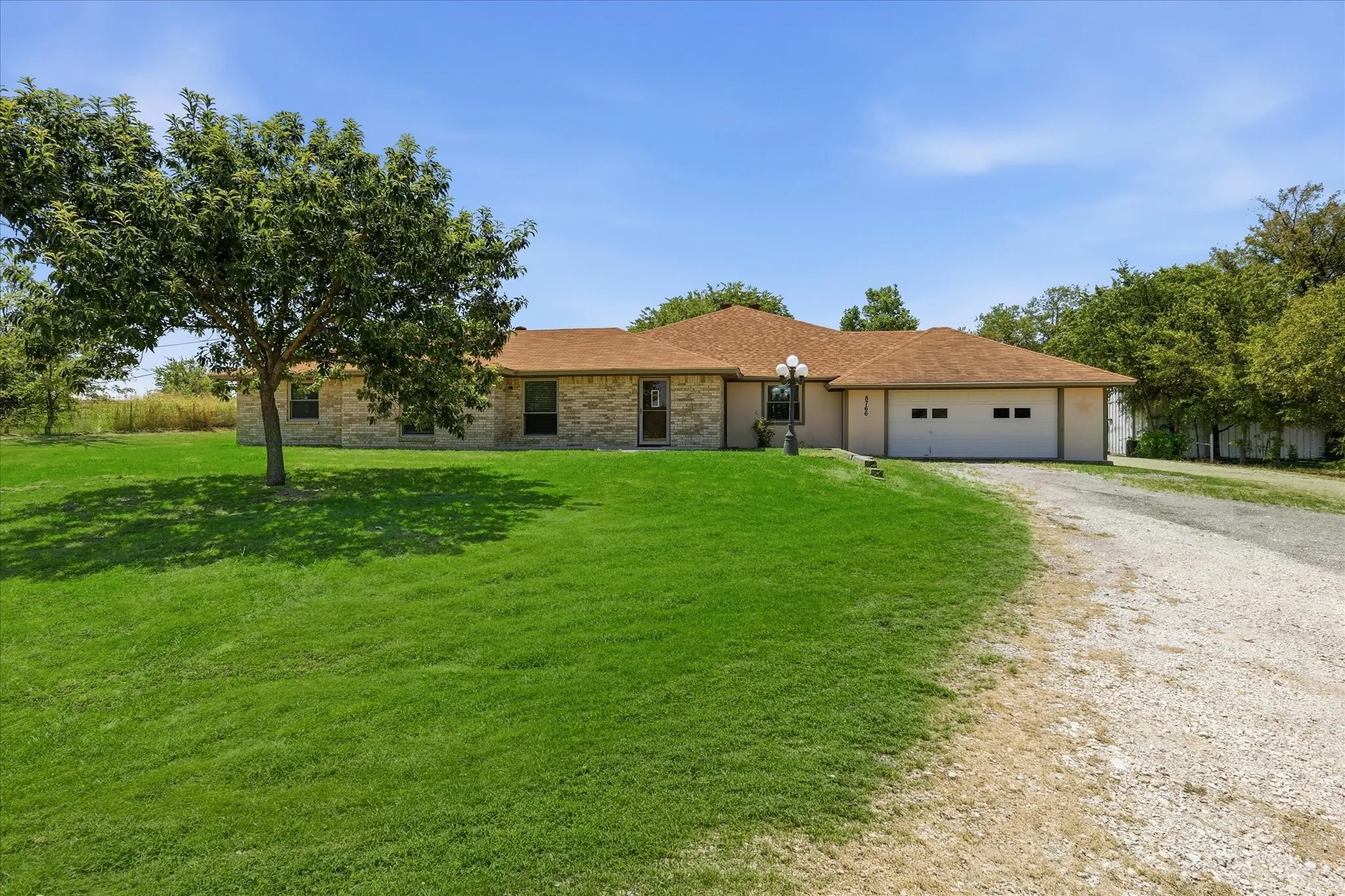 Single Family Residence For Sale in Denton County , 8766 Webb Road, Ponder, Texas 76259, 4 Bedroom, 3 Bathroom, 2 Garage spaces, 2,372 Sqft, built in 1984, mls#21346273, Real Estate Agent in Ponder, Homes For Sale in Denton county, Homes For Sale in Ponder, Realtor in Ponder Texas, Real Estate Brokerage Independent Realty Texas, Luminita Cordes Realtor