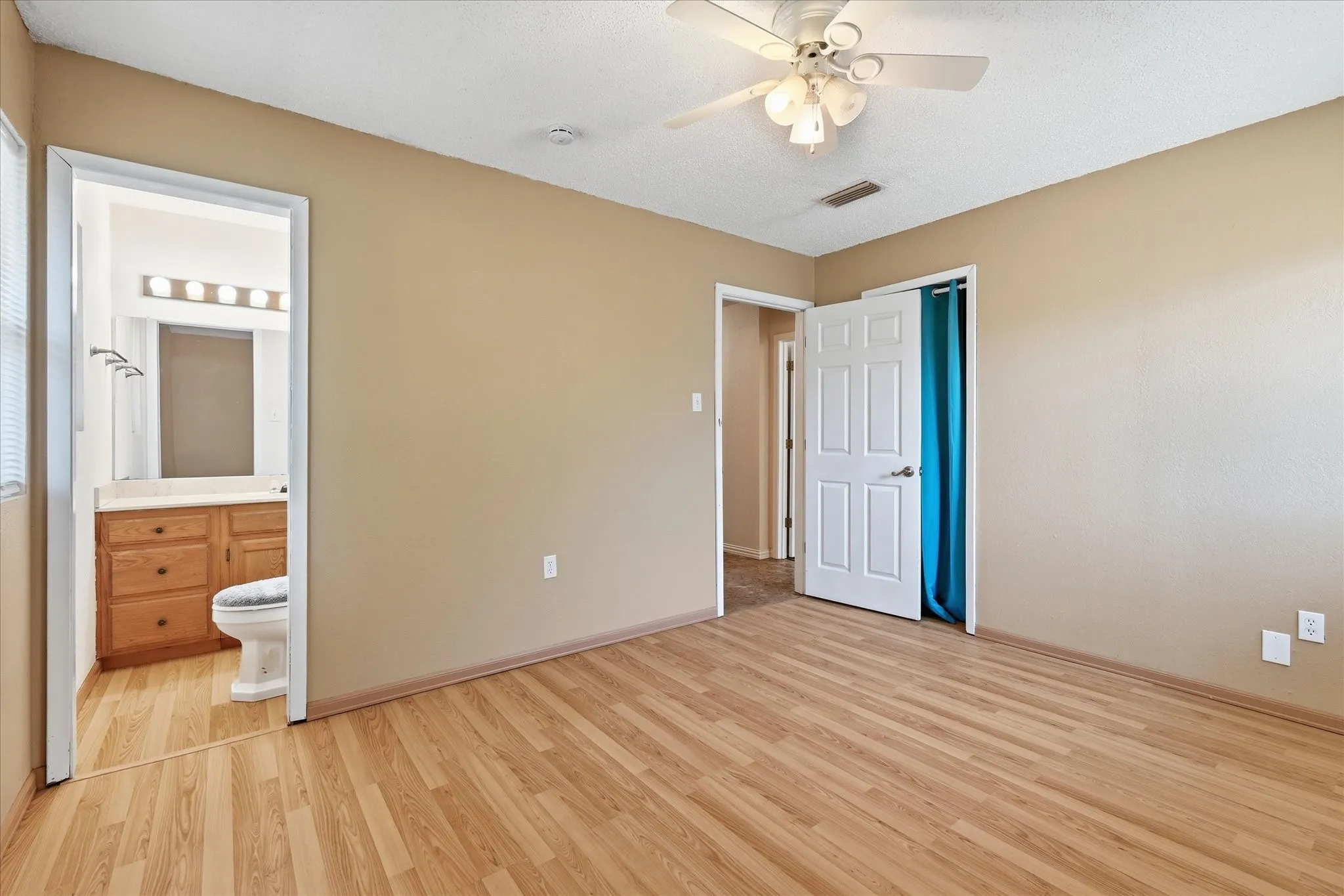 Single Family Residence For Sale in Denton County , 8766 Webb Road, Ponder, Texas 76259, 4 Bedroom, 3 Bathroom, 2 Garage spaces, 2,372 Sqft, built in 1984, mls#21346273, Real Estate Agent in Ponder, Homes For Sale in Denton county, Homes For Sale in Ponder, Realtor in Ponder Texas, Real Estate Brokerage Independent Realty Texas, Luminita Cordes Realtor