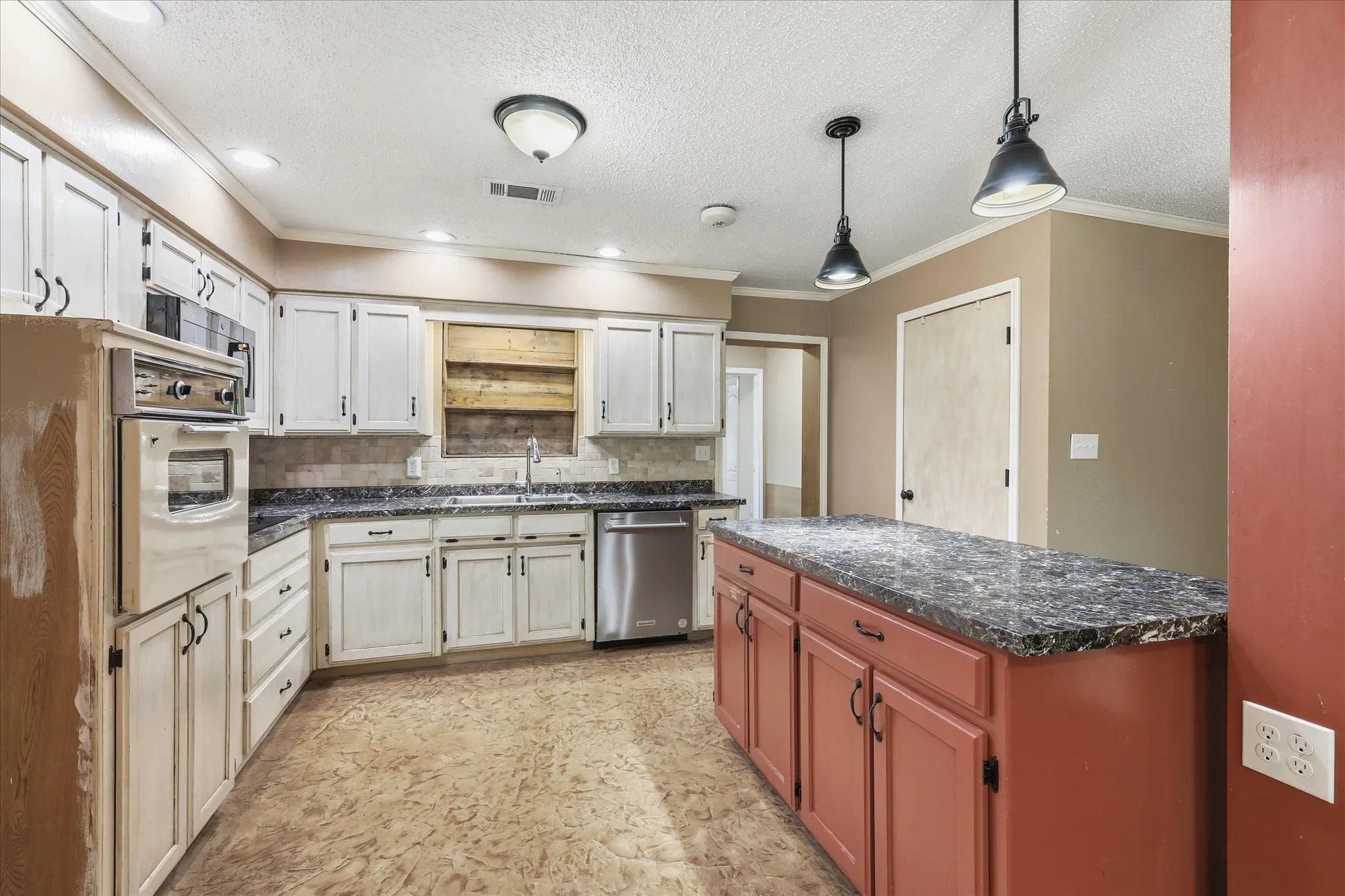 Single Family Residence For Sale in Denton County , 8766 Webb Road, Ponder, Texas 76259, 4 Bedroom, 3 Bathroom, 2 Garage spaces, 2,372 Sqft, built in 1984, mls#21346273, Real Estate Agent in Ponder, Homes For Sale in Denton county, Homes For Sale in Ponder, Realtor in Ponder Texas, Real Estate Brokerage Independent Realty Texas, Luminita Cordes Realtor