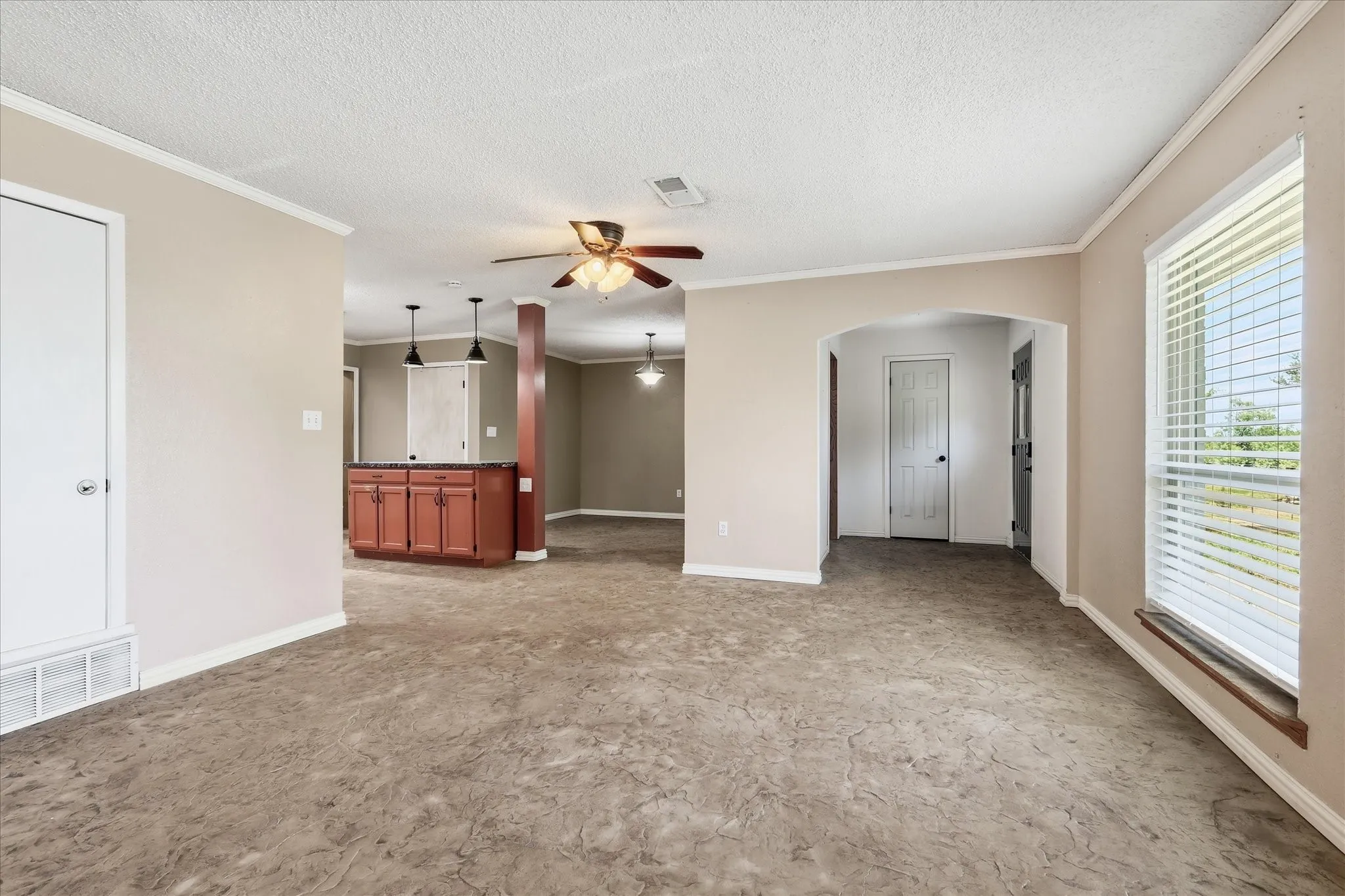 Single Family Residence For Sale in Denton County , 8766 Webb Road, Ponder, Texas 76259, 4 Bedroom, 3 Bathroom, 2 Garage spaces, 2,372 Sqft, built in 1984, mls#21346273, Real Estate Agent in Ponder, Homes For Sale in Denton county, Homes For Sale in Ponder, Realtor in Ponder Texas, Real Estate Brokerage Independent Realty Texas, Luminita Cordes Realtor