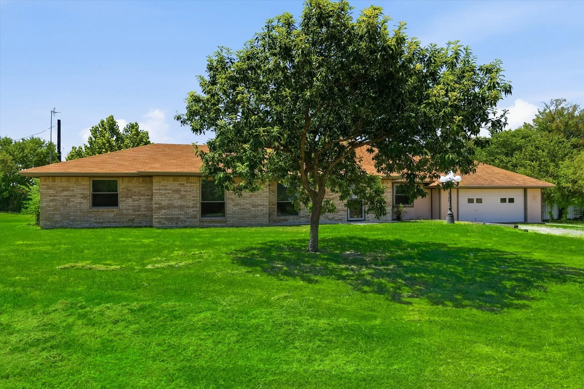 Single Family Residence For Sale in Denton County , 8766 Webb Road, Ponder, Texas 76259, 4 Bedroom, 3 Bathroom, 2 Garage spaces, 2,372 Sqft, built in 1984, mls#21346273, Real Estate Agent in Ponder, Homes For Sale in Denton county, Homes For Sale in Ponder, Realtor in Ponder Texas, Real Estate Brokerage Independent Realty Texas, Luminita Cordes Realtor