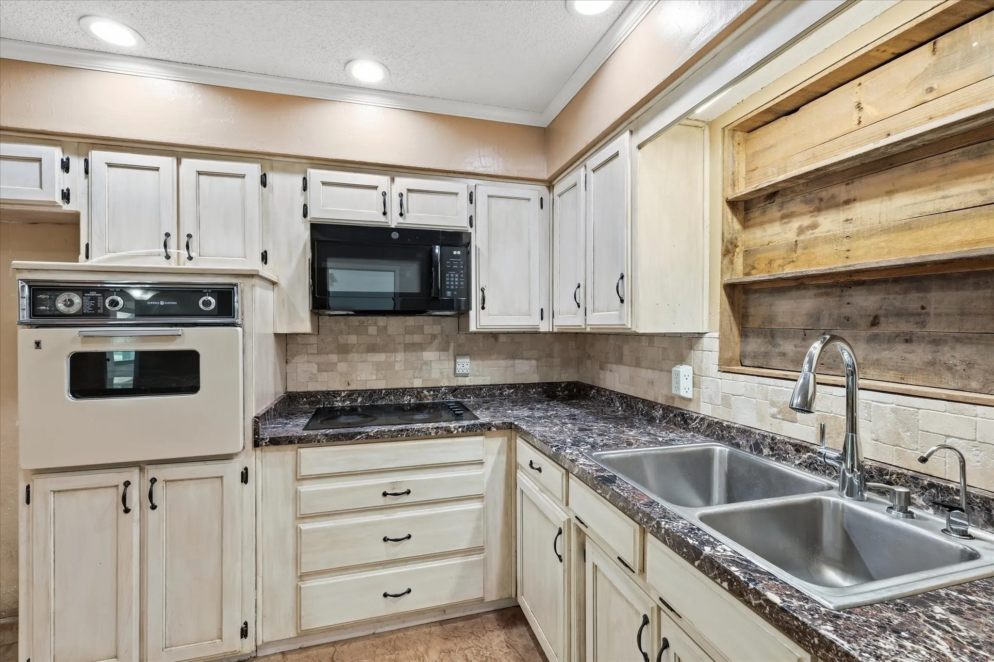 Single Family Residence For Sale in Denton County , 8766 Webb Road, Ponder, Texas 76259, 4 Bedroom, 3 Bathroom, 2 Garage spaces, 2,372 Sqft, built in 1984, mls#21346273, Real Estate Agent in Ponder, Homes For Sale in Denton county, Homes For Sale in Ponder, Realtor in Ponder Texas, Real Estate Brokerage Independent Realty Texas, Luminita Cordes Realtor