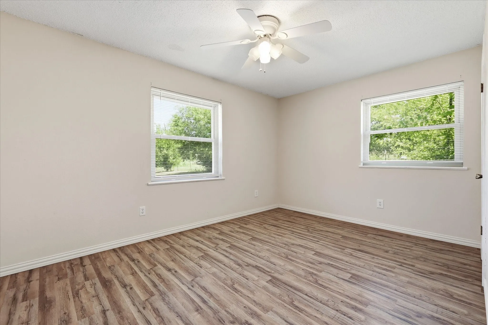 Single Family Residence For Sale in Denton County , 8766 Webb Road, Ponder, Texas 76259, 4 Bedroom, 3 Bathroom, 2 Garage spaces, 2,372 Sqft, built in 1984, mls#21346273, Real Estate Agent in Ponder, Homes For Sale in Denton county, Homes For Sale in Ponder, Realtor in Ponder Texas, Real Estate Brokerage Independent Realty Texas, Luminita Cordes Realtor