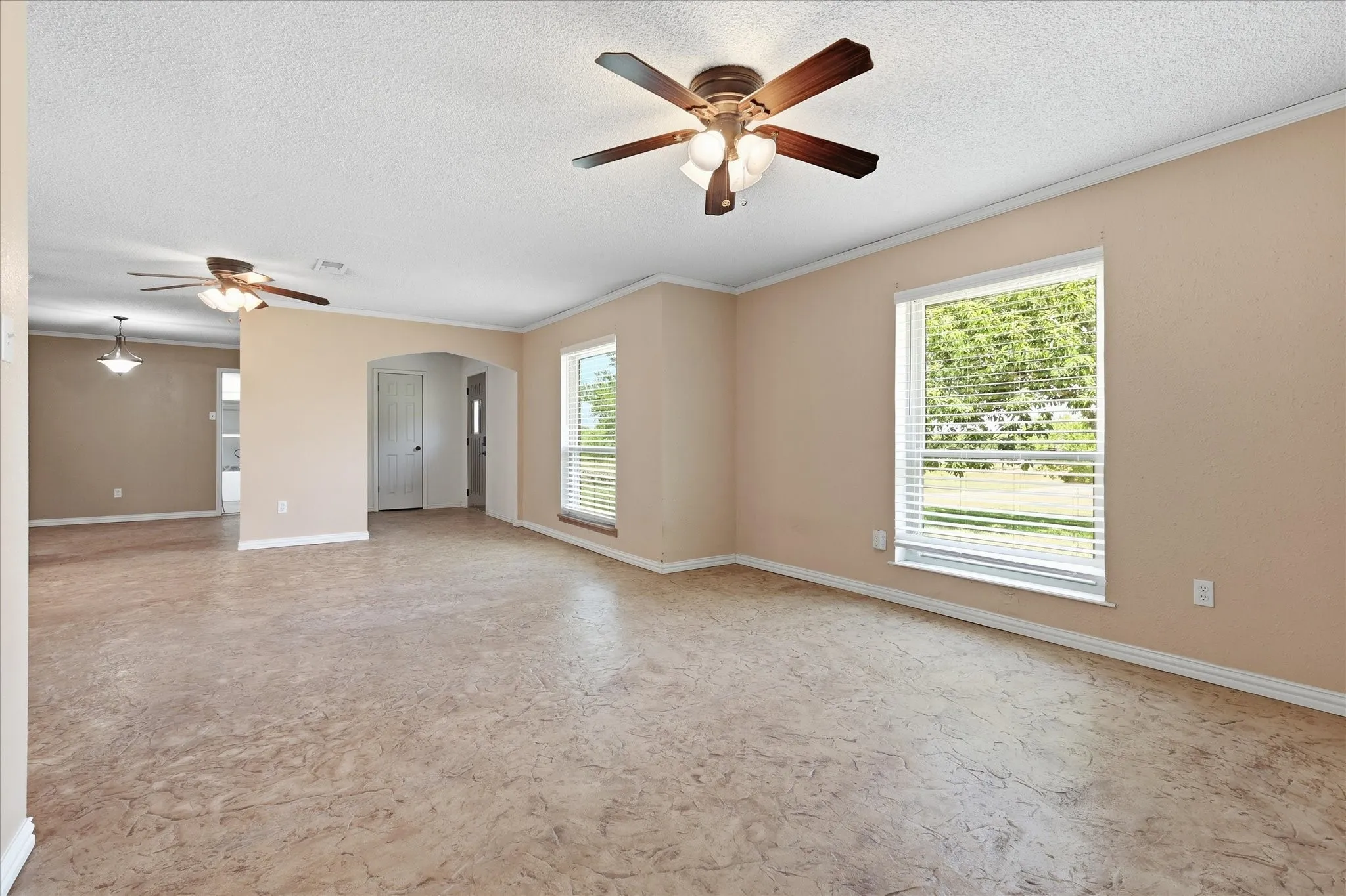 Single Family Residence For Sale in Denton County , 8766 Webb Road, Ponder, Texas 76259, 4 Bedroom, 3 Bathroom, 2 Garage spaces, 2,372 Sqft, built in 1984, mls#21346273, Real Estate Agent in Ponder, Homes For Sale in Denton county, Homes For Sale in Ponder, Realtor in Ponder Texas, Real Estate Brokerage Independent Realty Texas, Luminita Cordes Realtor
