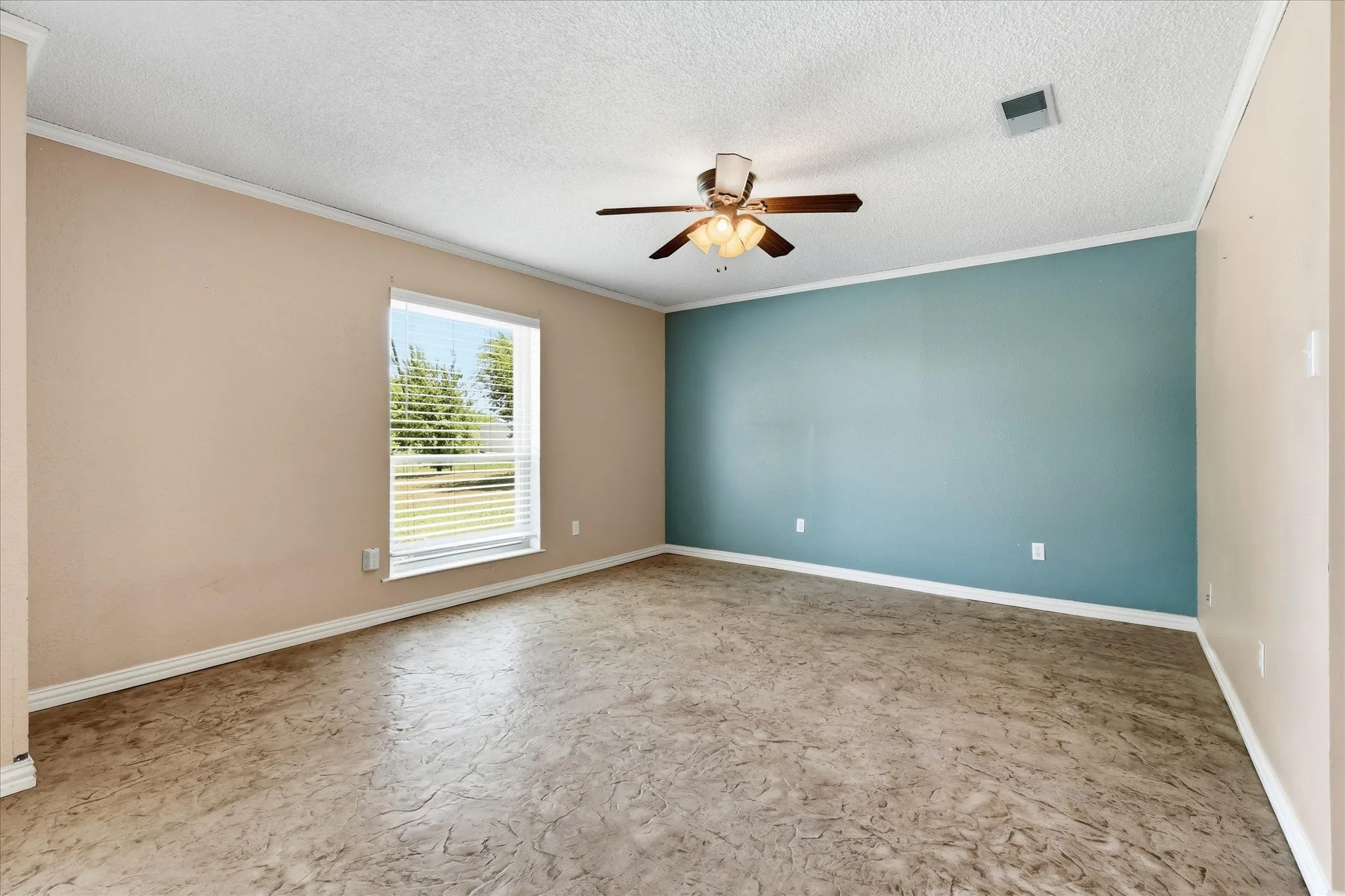 Single Family Residence For Sale in Denton County , 8766 Webb Road, Ponder, Texas 76259, 4 Bedroom, 3 Bathroom, 2 Garage spaces, 2,372 Sqft, built in 1984, mls#21346273, Real Estate Agent in Ponder, Homes For Sale in Denton county, Homes For Sale in Ponder, Realtor in Ponder Texas, Real Estate Brokerage Independent Realty Texas, Luminita Cordes Realtor