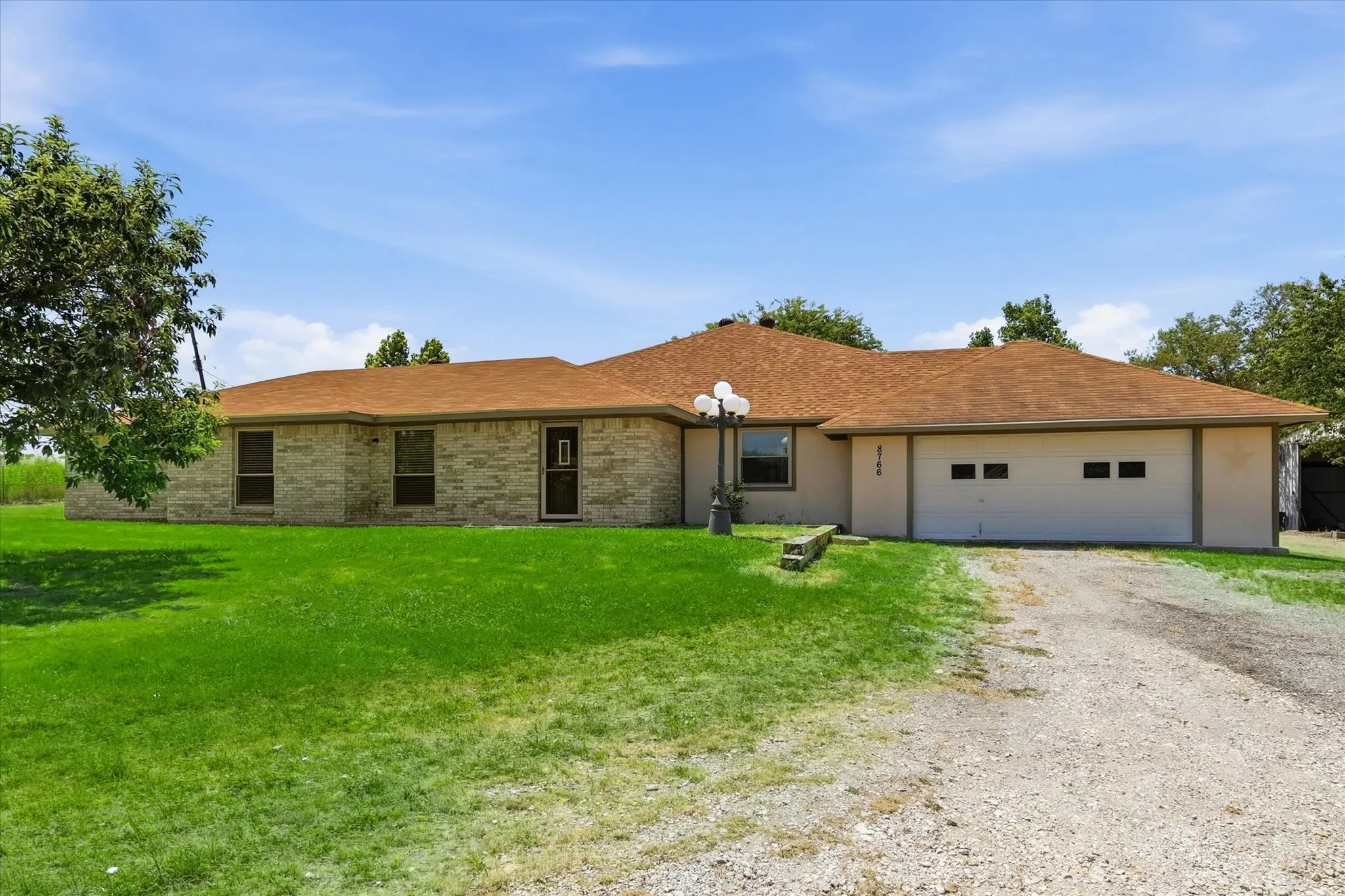 Single Family Residence For Sale in Denton County , 8766 Webb Road, Ponder, Texas 76259, 4 Bedroom, 3 Bathroom, 2 Garage spaces, 2,372 Sqft, built in 1984, mls#21346273, Real Estate Agent in Ponder, Homes For Sale in Denton county, Homes For Sale in Ponder, Realtor in Ponder Texas, Real Estate Brokerage Independent Realty Texas, Luminita Cordes Realtor