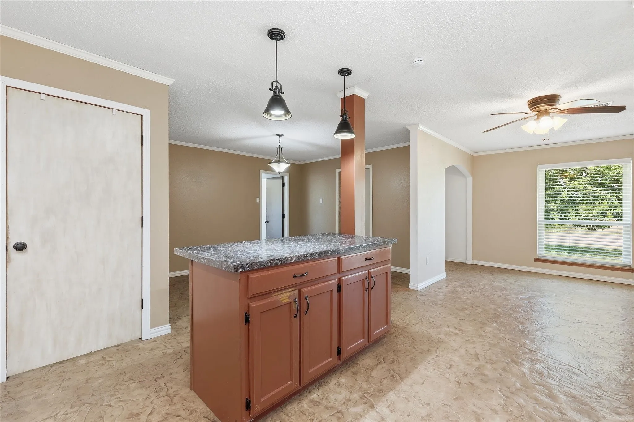 Single Family Residence For Sale in Denton County , 8766 Webb Road, Ponder, Texas 76259, 4 Bedroom, 3 Bathroom, 2 Garage spaces, 2,372 Sqft, built in 1984, mls#21346273, Real Estate Agent in Ponder, Homes For Sale in Denton county, Homes For Sale in Ponder, Realtor in Ponder Texas, Real Estate Brokerage Independent Realty Texas, Luminita Cordes Realtor
