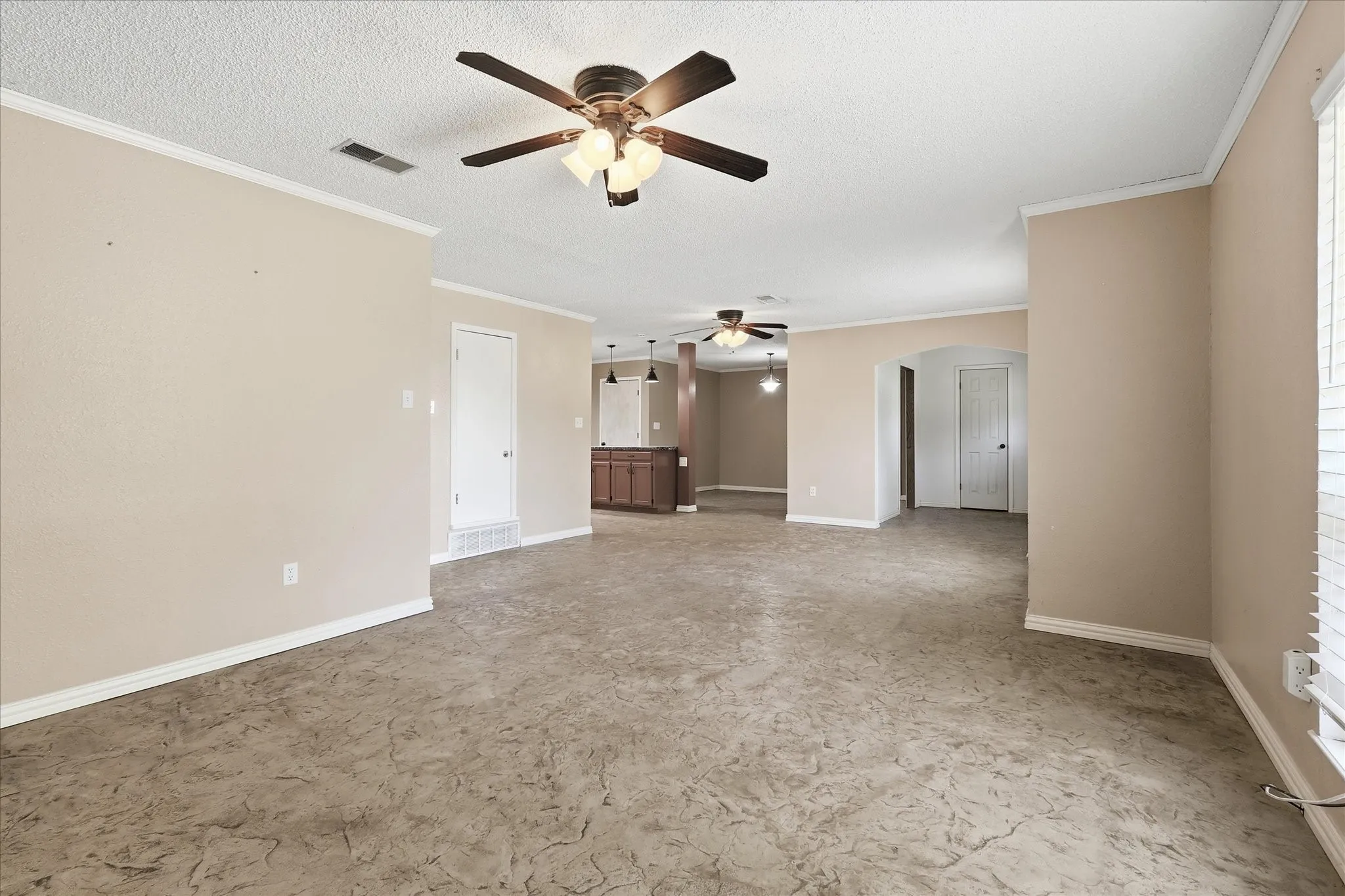 Single Family Residence For Sale in Denton County , 8766 Webb Road, Ponder, Texas 76259, 4 Bedroom, 3 Bathroom, 2 Garage spaces, 2,372 Sqft, built in 1984, mls#21346273, Real Estate Agent in Ponder, Homes For Sale in Denton county, Homes For Sale in Ponder, Realtor in Ponder Texas, Real Estate Brokerage Independent Realty Texas, Luminita Cordes Realtor