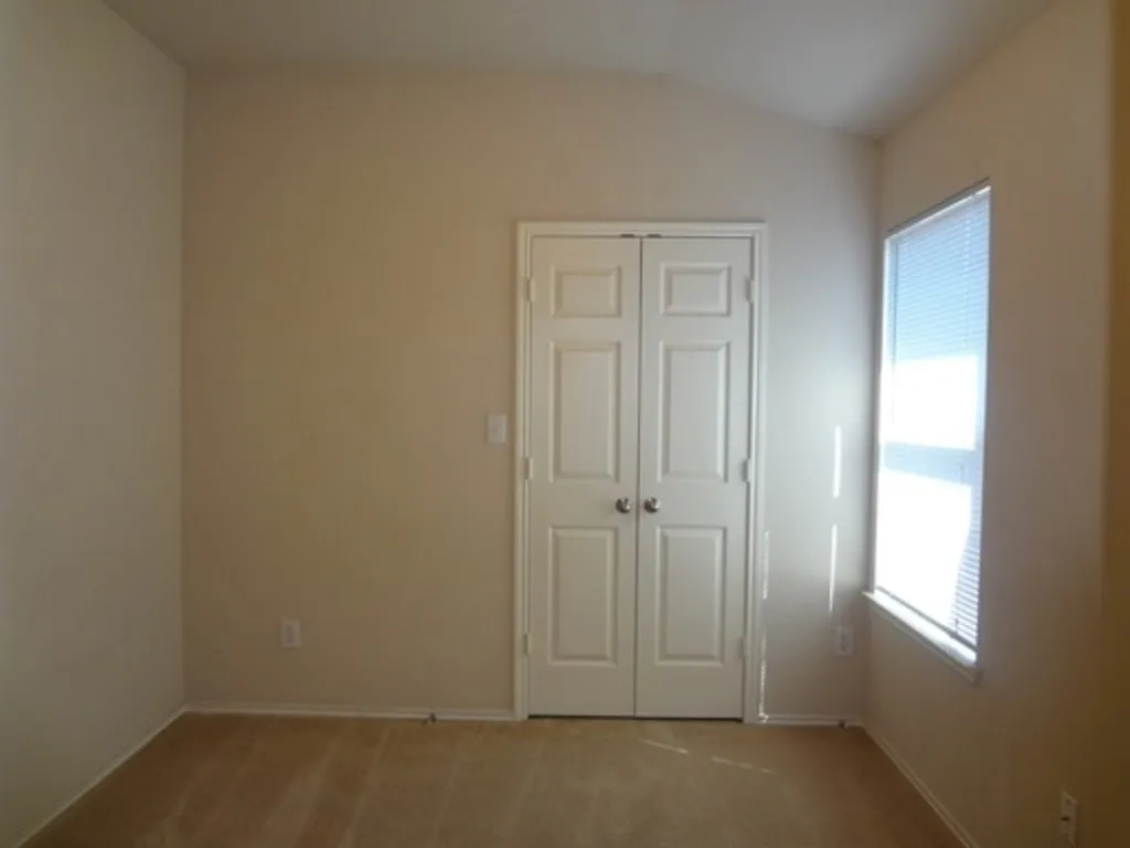 Townhouse For Rent in Denton County , 5405 Soledad Drive, Denton, Texas 76208, 3 Bedrooms, 3 Bathrooms, 2 Garage spaces, 1,672 Sqft, built in 2007, Price $1,900, mls#21346274, Real Estate Agent in Denton, Homes For Rent in Denton county, Homes For Rent in Denton, Realtor in Denton Texas, Real Estate Brokerage Independent Realty Texas, Luminita Cordes Realtor
