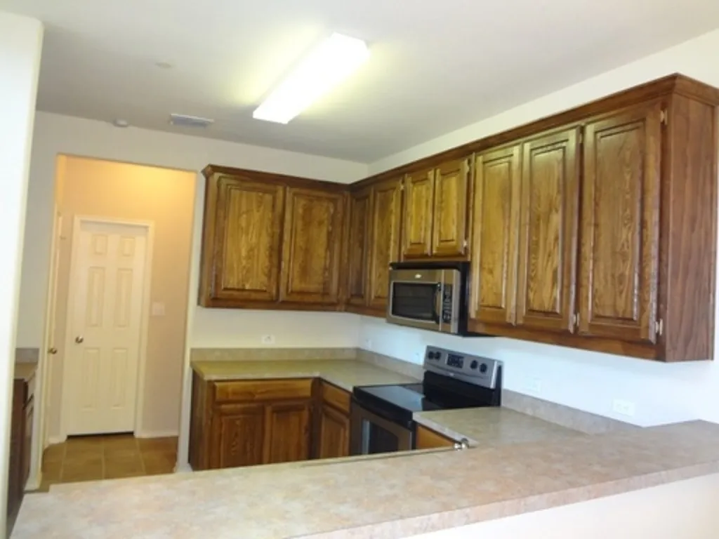 Townhouse For Rent in Denton County , 5405 Soledad Drive, Denton, Texas 76208, 3 Bedrooms, 3 Bathrooms, 2 Garage spaces, 1,672 Sqft, built in 2007, Price $1,900, mls#21346274, Real Estate Agent in Denton, Homes For Rent in Denton county, Homes For Rent in Denton, Realtor in Denton Texas, Real Estate Brokerage Independent Realty Texas, Luminita Cordes Realtor