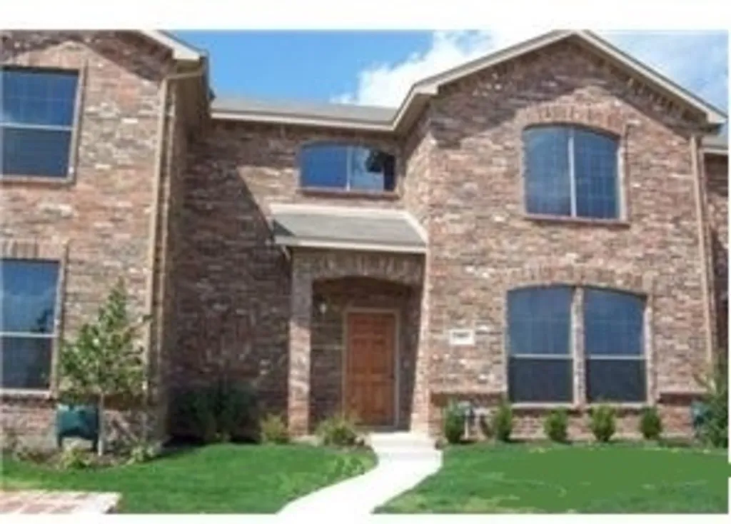Townhouse For Rent in Denton County , 5405 Soledad Drive, Denton, Texas 76208, 3 Bedrooms, 3 Bathrooms, 2 Garage spaces, 1,672 Sqft, built in 2007, Price $1,900, mls#21346274, Real Estate Agent in Denton, Homes For Rent in Denton county, Homes For Rent in Denton, Realtor in Denton Texas, Real Estate Brokerage Independent Realty Texas, Luminita Cordes Realtor