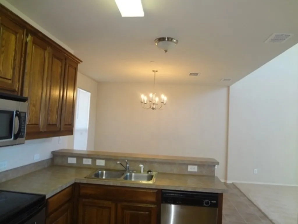 Townhouse For Rent in Denton County , 5405 Soledad Drive, Denton, Texas 76208, 3 Bedrooms, 3 Bathrooms, 2 Garage spaces, 1,672 Sqft, built in 2007, Price $1,900, mls#21346274, Real Estate Agent in Denton, Homes For Rent in Denton county, Homes For Rent in Denton, Realtor in Denton Texas, Real Estate Brokerage Independent Realty Texas, Luminita Cordes Realtor
