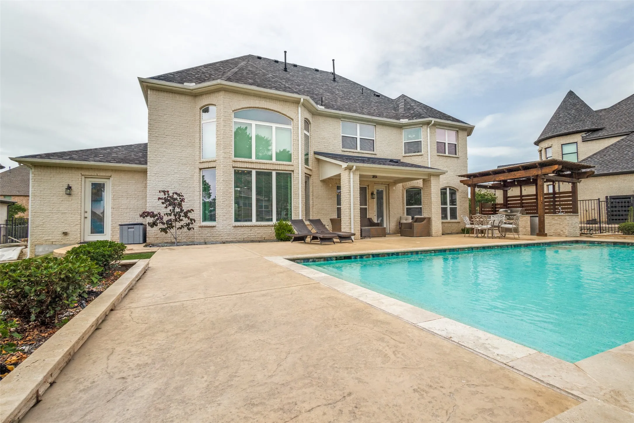 Single Family Residence For Sale in Denton County , 6704 Sorrento Lane, Flower Mound, Texas 75077, 4 Bedroom, 5 Bathroom, 3 Garage spaces, 4,656 Sqft, built in 2020, mls#21346277, Real Estate Agent in Flower Mound, Homes For Sale in Denton county, Homes For Sale in Flower Mound, Realtor in Flower Mound Texas, Real Estate Brokerage Independent Realty Texas, Luminita Cordes Realtor