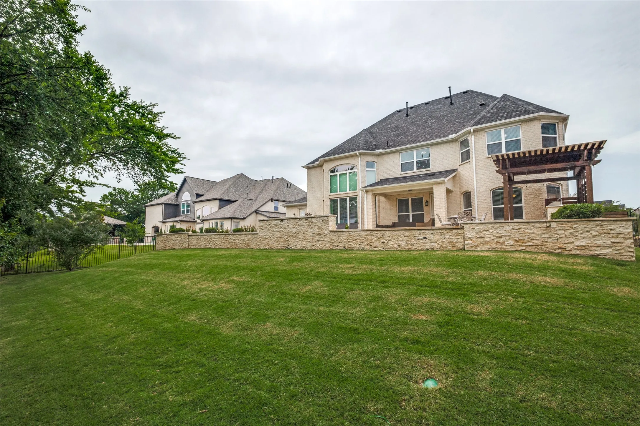 Single Family Residence For Sale in Denton County , 6704 Sorrento Lane, Flower Mound, Texas 75077, 4 Bedroom, 5 Bathroom, 3 Garage spaces, 4,656 Sqft, built in 2020, mls#21346277, Real Estate Agent in Flower Mound, Homes For Sale in Denton county, Homes For Sale in Flower Mound, Realtor in Flower Mound Texas, Real Estate Brokerage Independent Realty Texas, Luminita Cordes Realtor