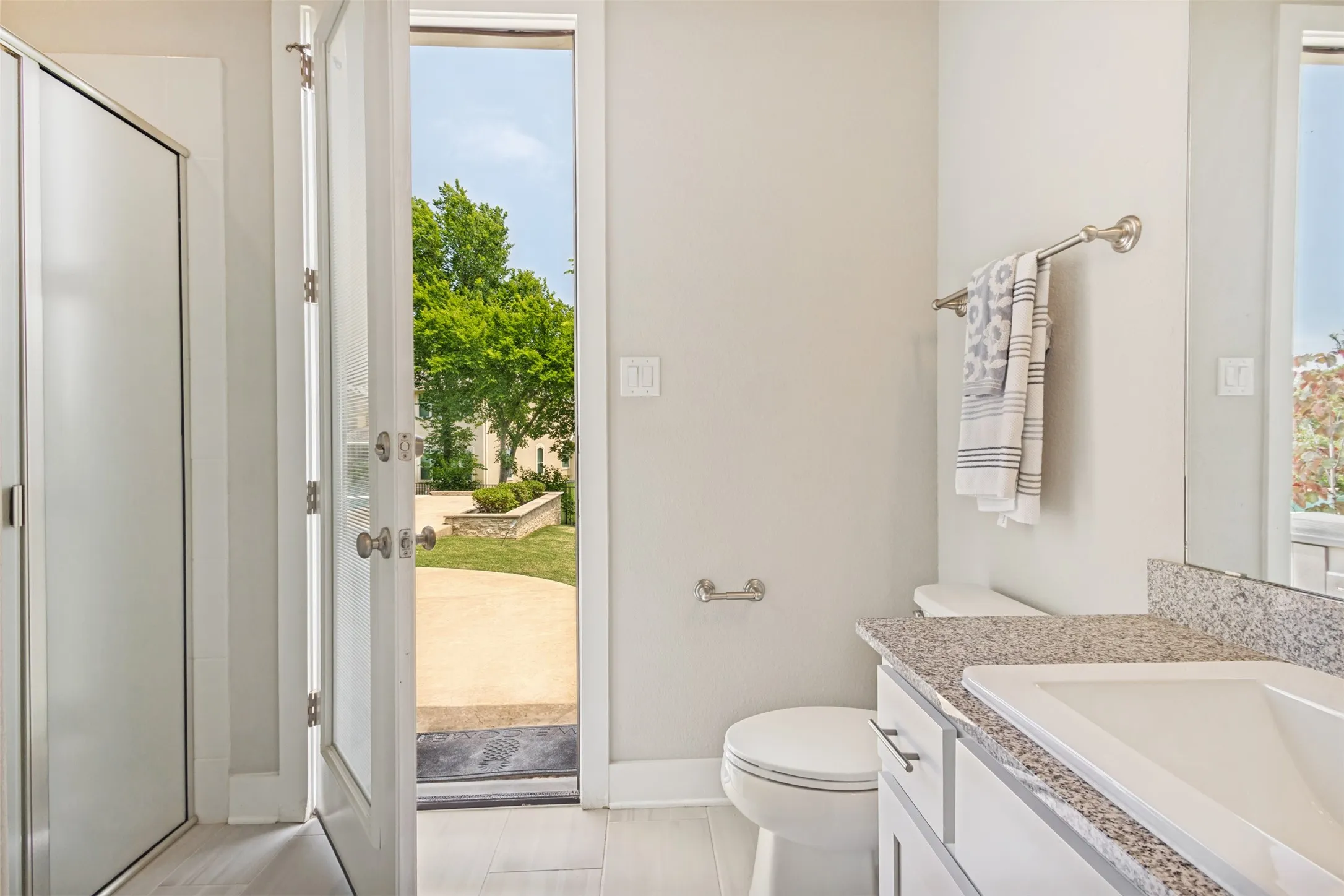 Single Family Residence For Sale in Denton County , 6704 Sorrento Lane, Flower Mound, Texas 75077, 4 Bedroom, 5 Bathroom, 3 Garage spaces, 4,656 Sqft, built in 2020, mls#21346277, Real Estate Agent in Flower Mound, Homes For Sale in Denton county, Homes For Sale in Flower Mound, Realtor in Flower Mound Texas, Real Estate Brokerage Independent Realty Texas, Luminita Cordes Realtor