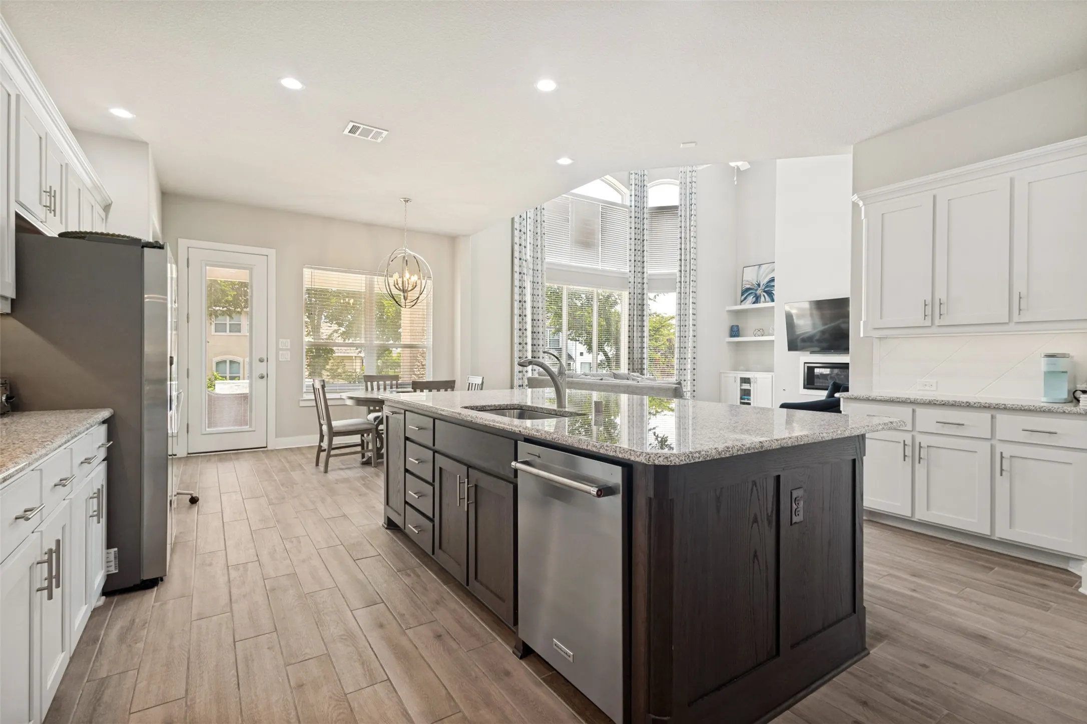 Single Family Residence For Sale in Denton County , 6704 Sorrento Lane, Flower Mound, Texas 75077, 4 Bedroom, 5 Bathroom, 3 Garage spaces, 4,656 Sqft, built in 2020, mls#21346277, Real Estate Agent in Flower Mound, Homes For Sale in Denton county, Homes For Sale in Flower Mound, Realtor in Flower Mound Texas, Real Estate Brokerage Independent Realty Texas, Luminita Cordes Realtor