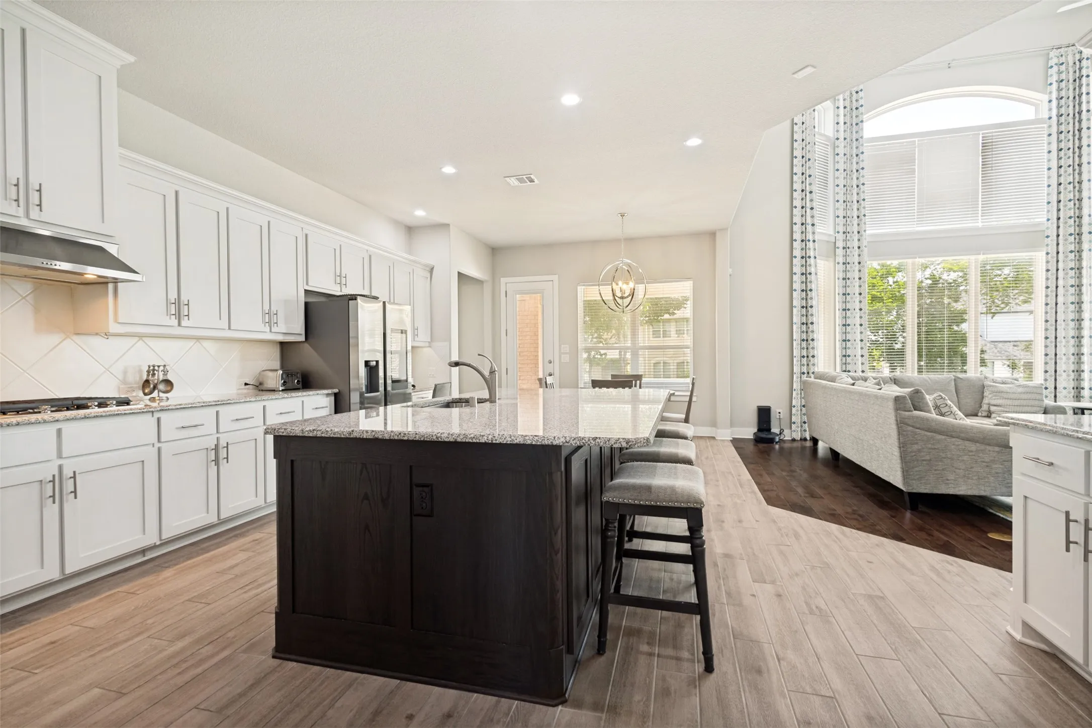 Single Family Residence For Sale in Denton County , 6704 Sorrento Lane, Flower Mound, Texas 75077, 4 Bedroom, 5 Bathroom, 3 Garage spaces, 4,656 Sqft, built in 2020, mls#21346277, Real Estate Agent in Flower Mound, Homes For Sale in Denton county, Homes For Sale in Flower Mound, Realtor in Flower Mound Texas, Real Estate Brokerage Independent Realty Texas, Luminita Cordes Realtor