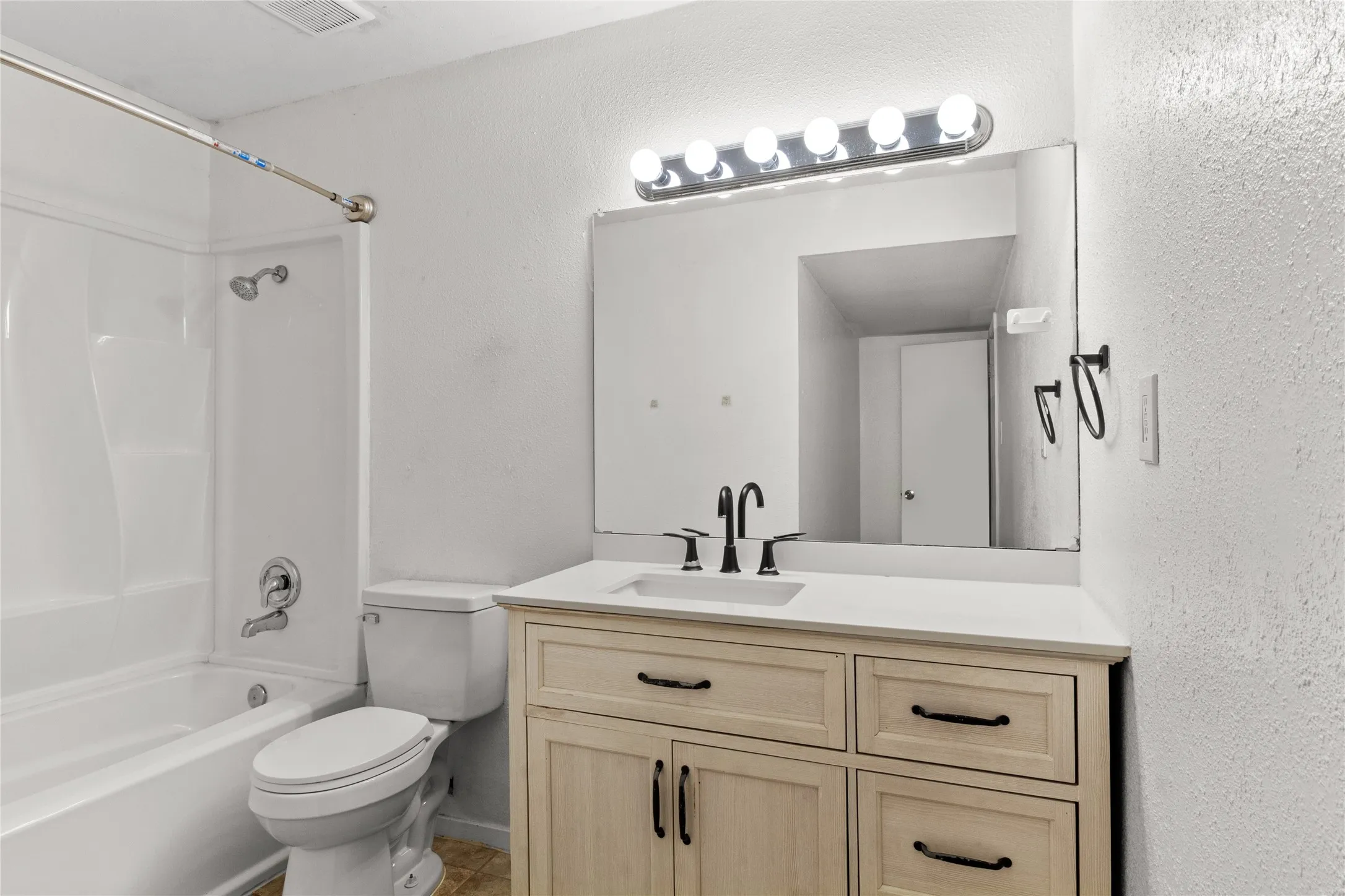 Single Family Residence For Rent in Mc Lennan County , 6301 Sydney Drive, Waco, Texas 76708, 3 Bedrooms, 2 Bathrooms, Garage spaces, 1,524 Sqft, built in 1993, Price $2,000, mls#21346282, Real Estate Agent in Waco, Homes For Rent in Mc Lennan county, Homes For Rent in Waco, Realtor in Waco Texas, Real Estate Brokerage Independent Realty Texas, Luminita Cordes Realtor
