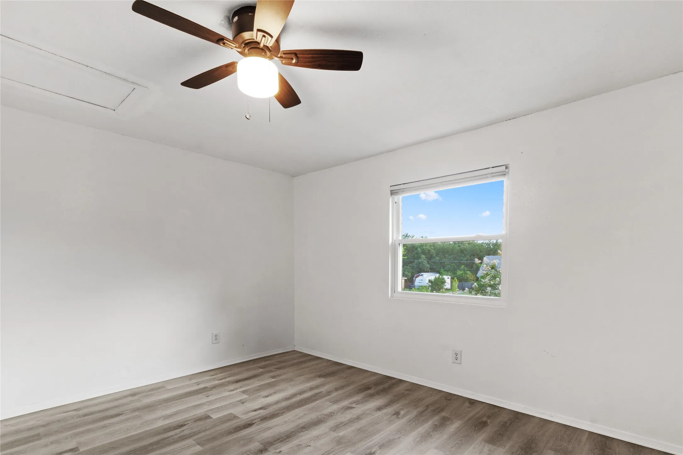 Single Family Residence For Rent in Mc Lennan County , 6301 Sydney Drive, Waco, Texas 76708, 3 Bedrooms, 2 Bathrooms, Garage spaces, 1,524 Sqft, built in 1993, Price $2,000, mls#21346282, Real Estate Agent in Waco, Homes For Rent in Mc Lennan county, Homes For Rent in Waco, Realtor in Waco Texas, Real Estate Brokerage Independent Realty Texas, Luminita Cordes Realtor