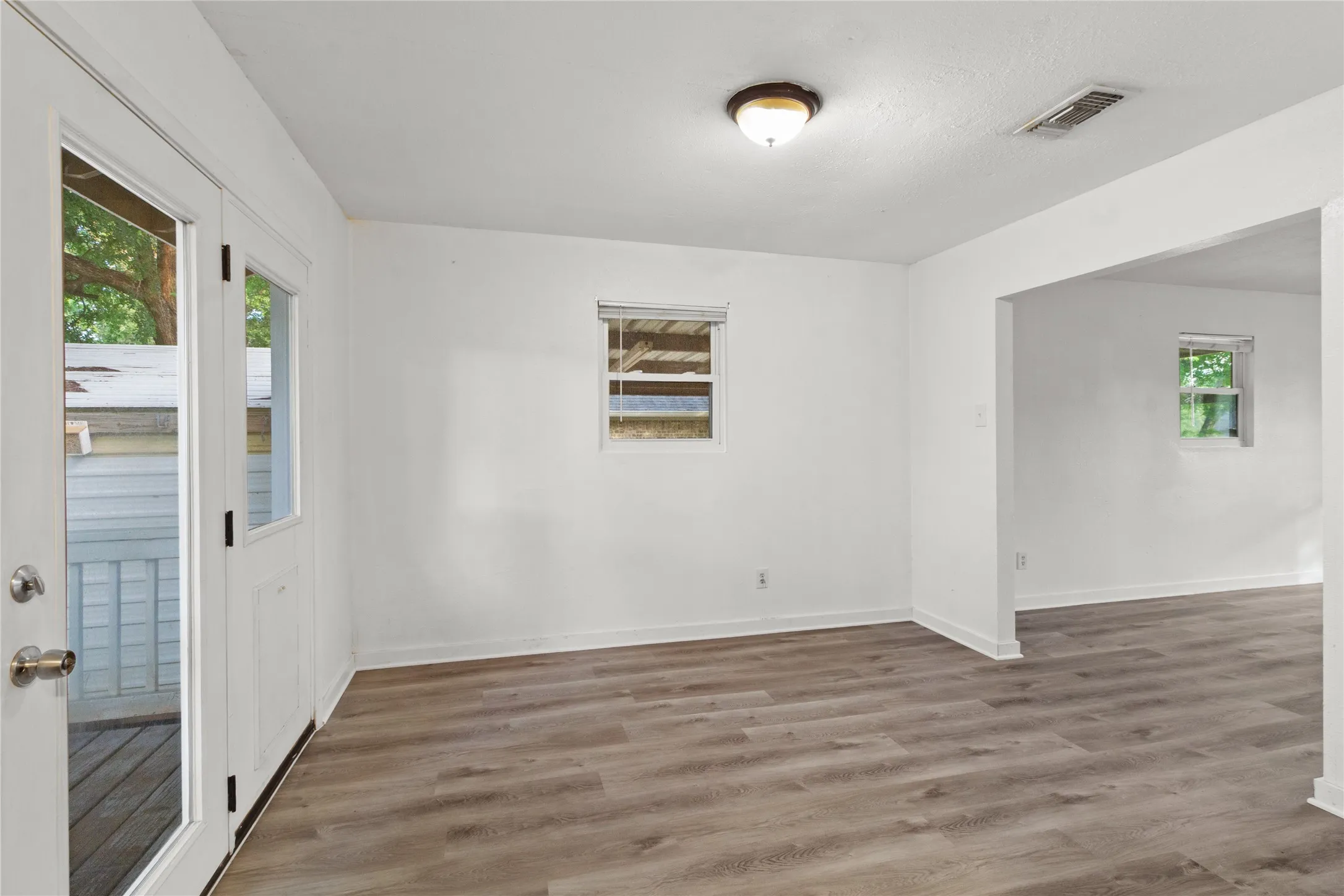 Single Family Residence For Rent in Mc Lennan County , 6301 Sydney Drive, Waco, Texas 76708, 3 Bedrooms, 2 Bathrooms, Garage spaces, 1,524 Sqft, built in 1993, Price $2,000, mls#21346282, Real Estate Agent in Waco, Homes For Rent in Mc Lennan county, Homes For Rent in Waco, Realtor in Waco Texas, Real Estate Brokerage Independent Realty Texas, Luminita Cordes Realtor