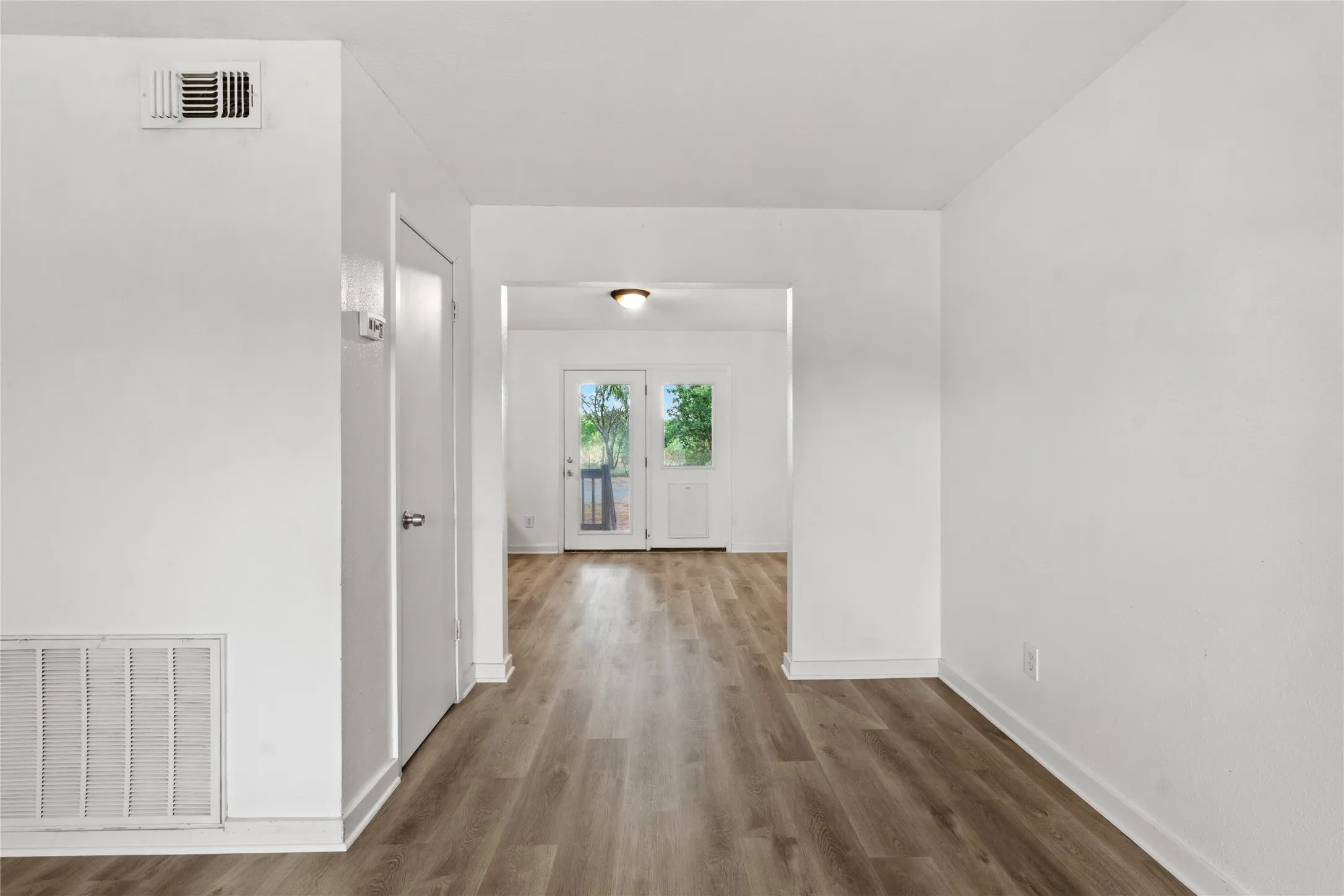 Single Family Residence For Rent in Mc Lennan County , 6301 Sydney Drive, Waco, Texas 76708, 3 Bedrooms, 2 Bathrooms, Garage spaces, 1,524 Sqft, built in 1993, Price $2,000, mls#21346282, Real Estate Agent in Waco, Homes For Rent in Mc Lennan county, Homes For Rent in Waco, Realtor in Waco Texas, Real Estate Brokerage Independent Realty Texas, Luminita Cordes Realtor