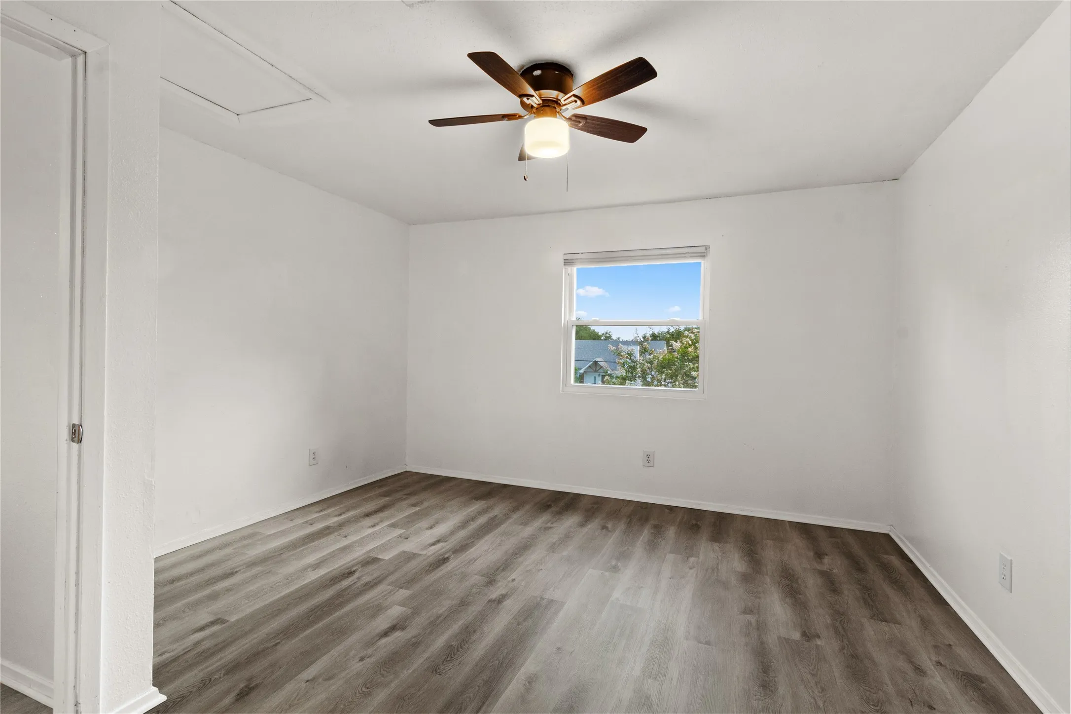 Single Family Residence For Rent in Mc Lennan County , 6301 Sydney Drive, Waco, Texas 76708, 3 Bedrooms, 2 Bathrooms, Garage spaces, 1,524 Sqft, built in 1993, Price $2,000, mls#21346282, Real Estate Agent in Waco, Homes For Rent in Mc Lennan county, Homes For Rent in Waco, Realtor in Waco Texas, Real Estate Brokerage Independent Realty Texas, Luminita Cordes Realtor