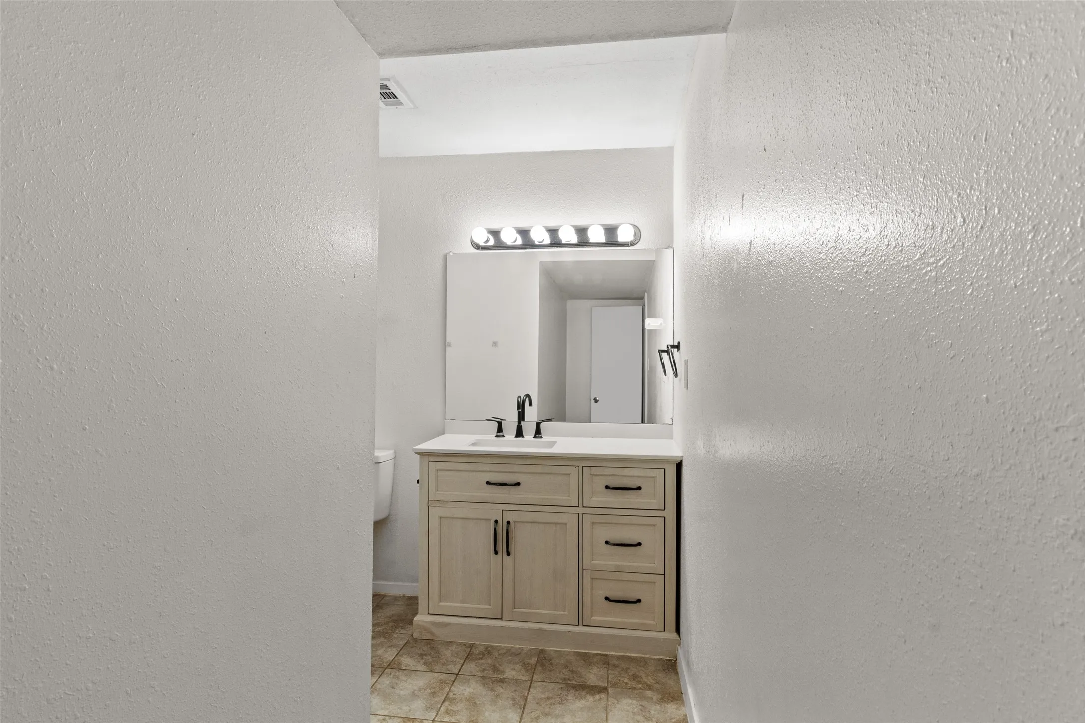 Single Family Residence For Rent in Mc Lennan County , 6301 Sydney Drive, Waco, Texas 76708, 3 Bedrooms, 2 Bathrooms, Garage spaces, 1,524 Sqft, built in 1993, Price $2,000, mls#21346282, Real Estate Agent in Waco, Homes For Rent in Mc Lennan county, Homes For Rent in Waco, Realtor in Waco Texas, Real Estate Brokerage Independent Realty Texas, Luminita Cordes Realtor