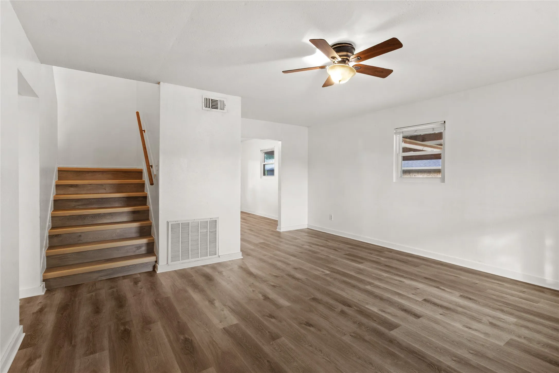 Single Family Residence For Rent in Mc Lennan County , 6301 Sydney Drive, Waco, Texas 76708, 3 Bedrooms, 2 Bathrooms, Garage spaces, 1,524 Sqft, built in 1993, Price $2,000, mls#21346282, Real Estate Agent in Waco, Homes For Rent in Mc Lennan county, Homes For Rent in Waco, Realtor in Waco Texas, Real Estate Brokerage Independent Realty Texas, Luminita Cordes Realtor