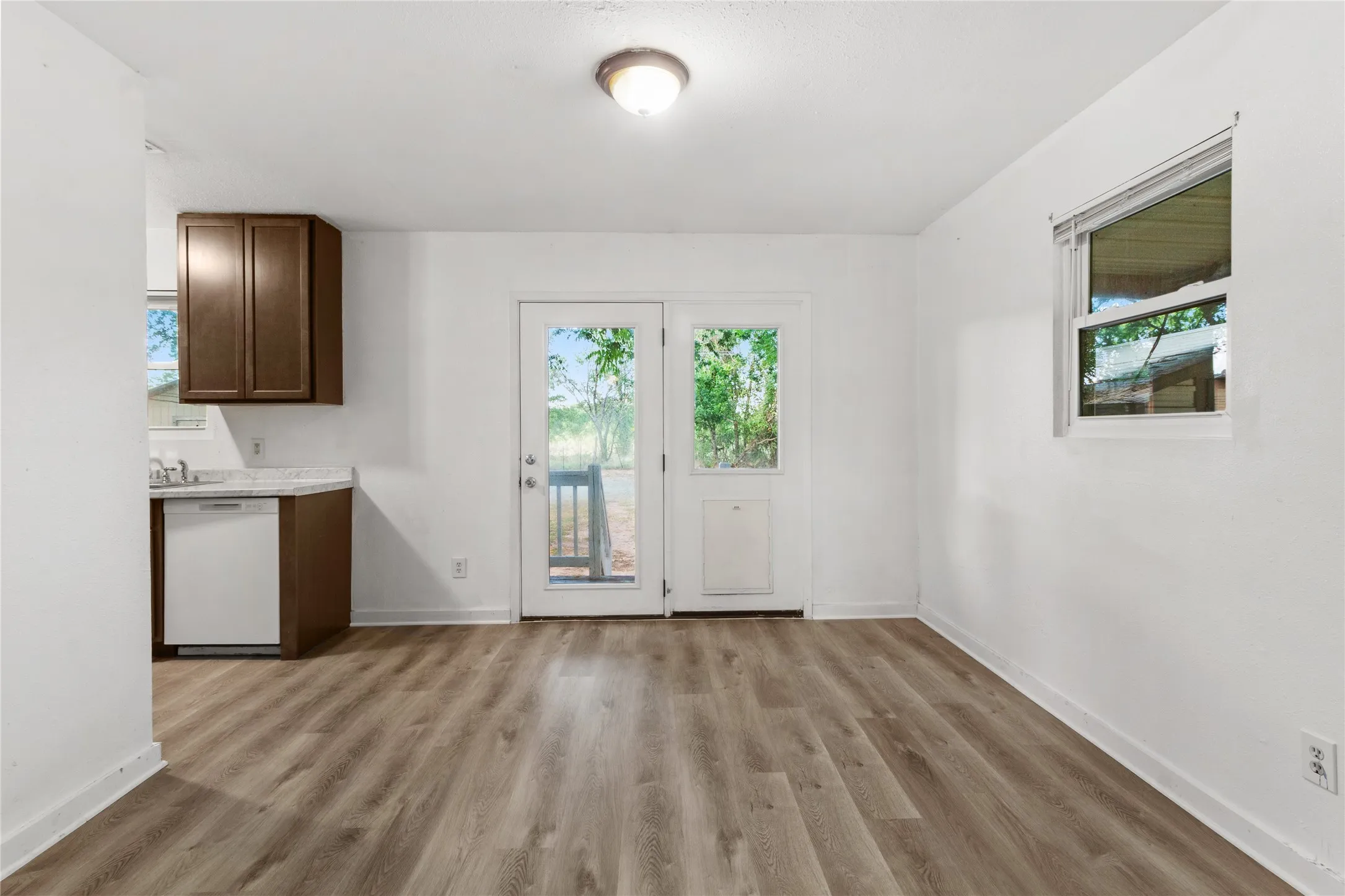 Single Family Residence For Rent in Mc Lennan County , 6301 Sydney Drive, Waco, Texas 76708, 3 Bedrooms, 2 Bathrooms, Garage spaces, 1,524 Sqft, built in 1993, Price $2,000, mls#21346282, Real Estate Agent in Waco, Homes For Rent in Mc Lennan county, Homes For Rent in Waco, Realtor in Waco Texas, Real Estate Brokerage Independent Realty Texas, Luminita Cordes Realtor
