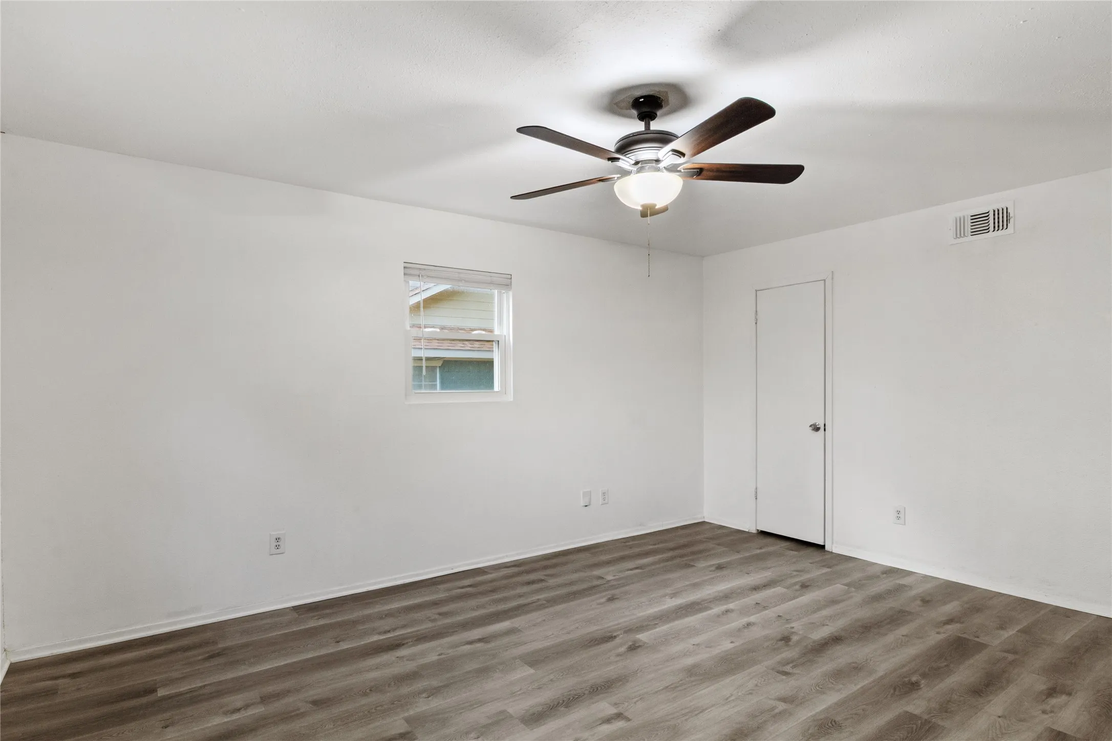 Single Family Residence For Rent in Mc Lennan County , 6301 Sydney Drive, Waco, Texas 76708, 3 Bedrooms, 2 Bathrooms, Garage spaces, 1,524 Sqft, built in 1993, Price $2,000, mls#21346282, Real Estate Agent in Waco, Homes For Rent in Mc Lennan county, Homes For Rent in Waco, Realtor in Waco Texas, Real Estate Brokerage Independent Realty Texas, Luminita Cordes Realtor