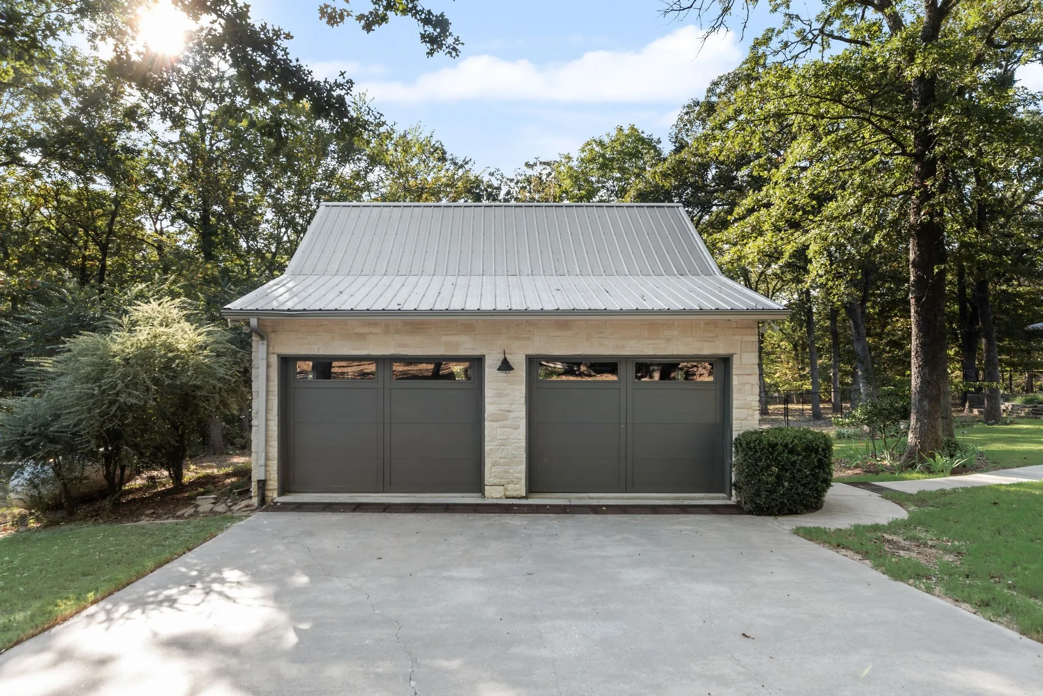 Single Family Residence For Sale in Fannin County , 1473 County Road 2980, Windom, Texas 75492, 3 Bedroom, 3 Bathroom, 2 Garage spaces, 2,773 Sqft, built in 2009, mls#21345666, Real Estate Agent in Windom, Homes For Sale in Fannin county, Homes For Sale in Windom, Realtor in Windom Texas, Real Estate Brokerage Independent Realty Texas, Luminita Cordes Realtor