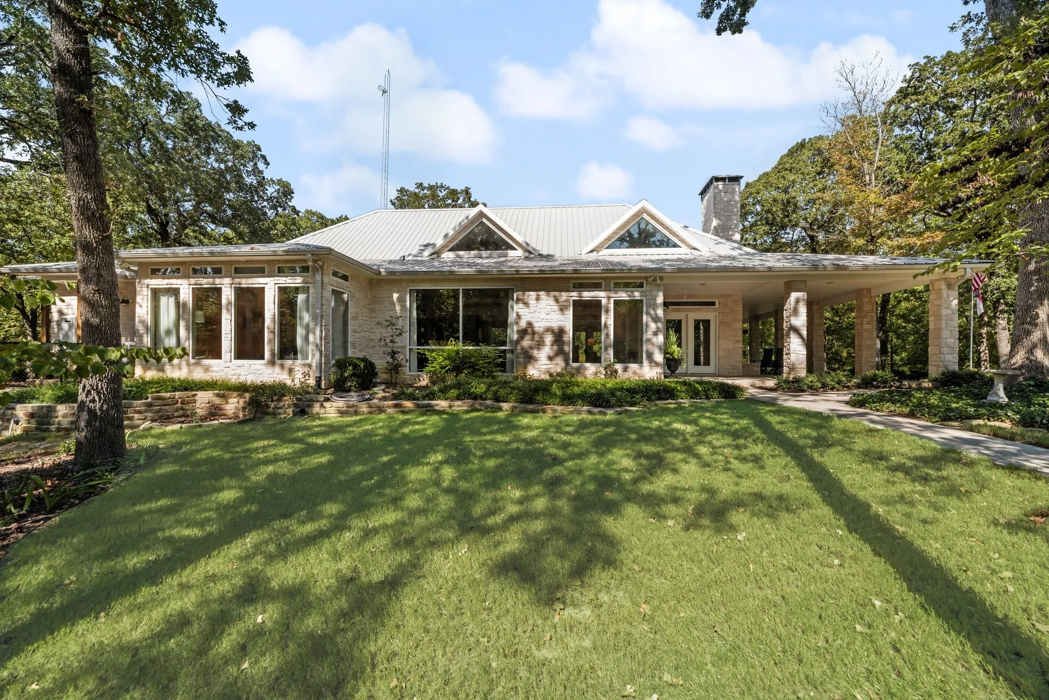 Single Family Residence For Sale in Fannin County , 1473 County Road 2980, Windom, Texas 75492, 3 Bedroom, 3 Bathroom, 2 Garage spaces, 2,773 Sqft, built in 2009, mls#21345666, Real Estate Agent in Windom, Homes For Sale in Fannin county, Homes For Sale in Windom, Realtor in Windom Texas, Real Estate Brokerage Independent Realty Texas, Luminita Cordes Realtor