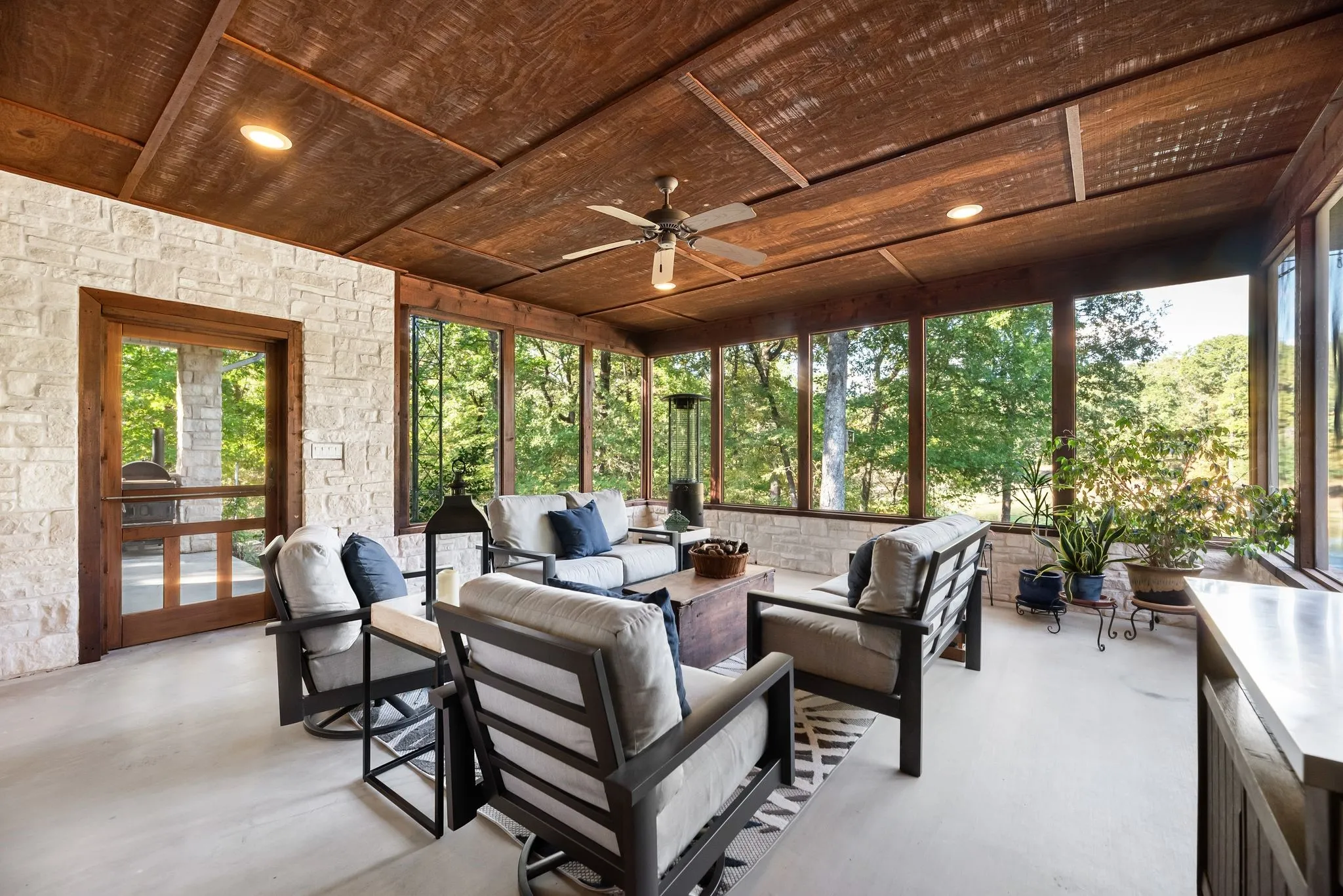 Single Family Residence For Sale in Fannin County , 1473 County Road 2980, Windom, Texas 75492, 3 Bedroom, 3 Bathroom, 2 Garage spaces, 2,773 Sqft, built in 2009, mls#21345666, Real Estate Agent in Windom, Homes For Sale in Fannin county, Homes For Sale in Windom, Realtor in Windom Texas, Real Estate Brokerage Independent Realty Texas, Luminita Cordes Realtor