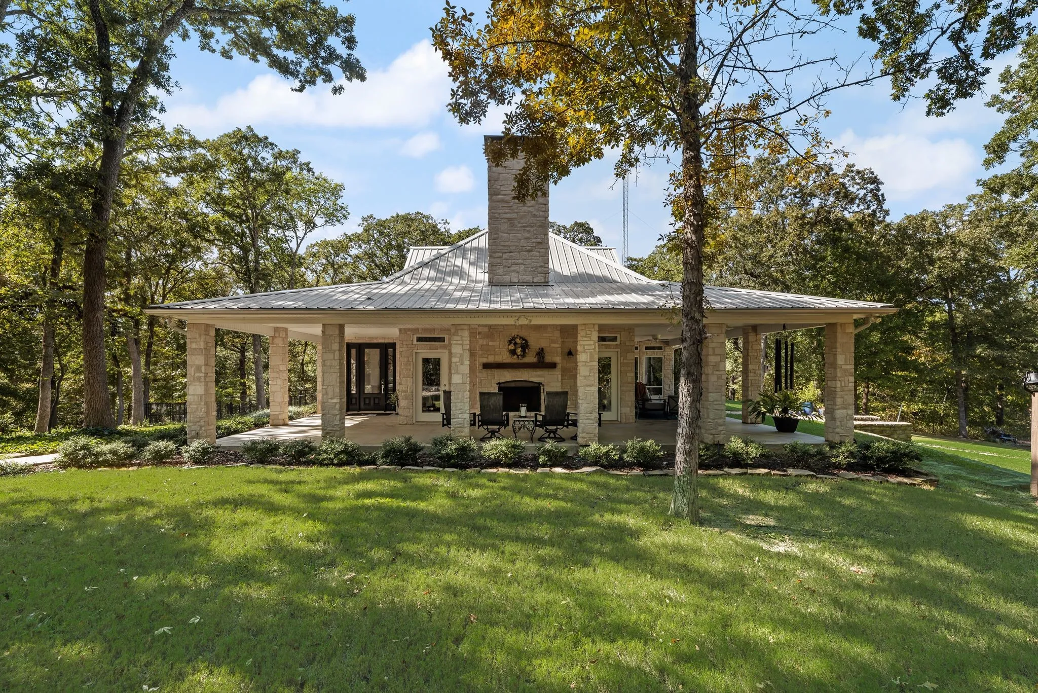 Single Family Residence For Sale in Fannin County , 1473 County Road 2980, Windom, Texas 75492, 3 Bedroom, 3 Bathroom, 2 Garage spaces, 2,773 Sqft, built in 2009, mls#21345666, Real Estate Agent in Windom, Homes For Sale in Fannin county, Homes For Sale in Windom, Realtor in Windom Texas, Real Estate Brokerage Independent Realty Texas, Luminita Cordes Realtor