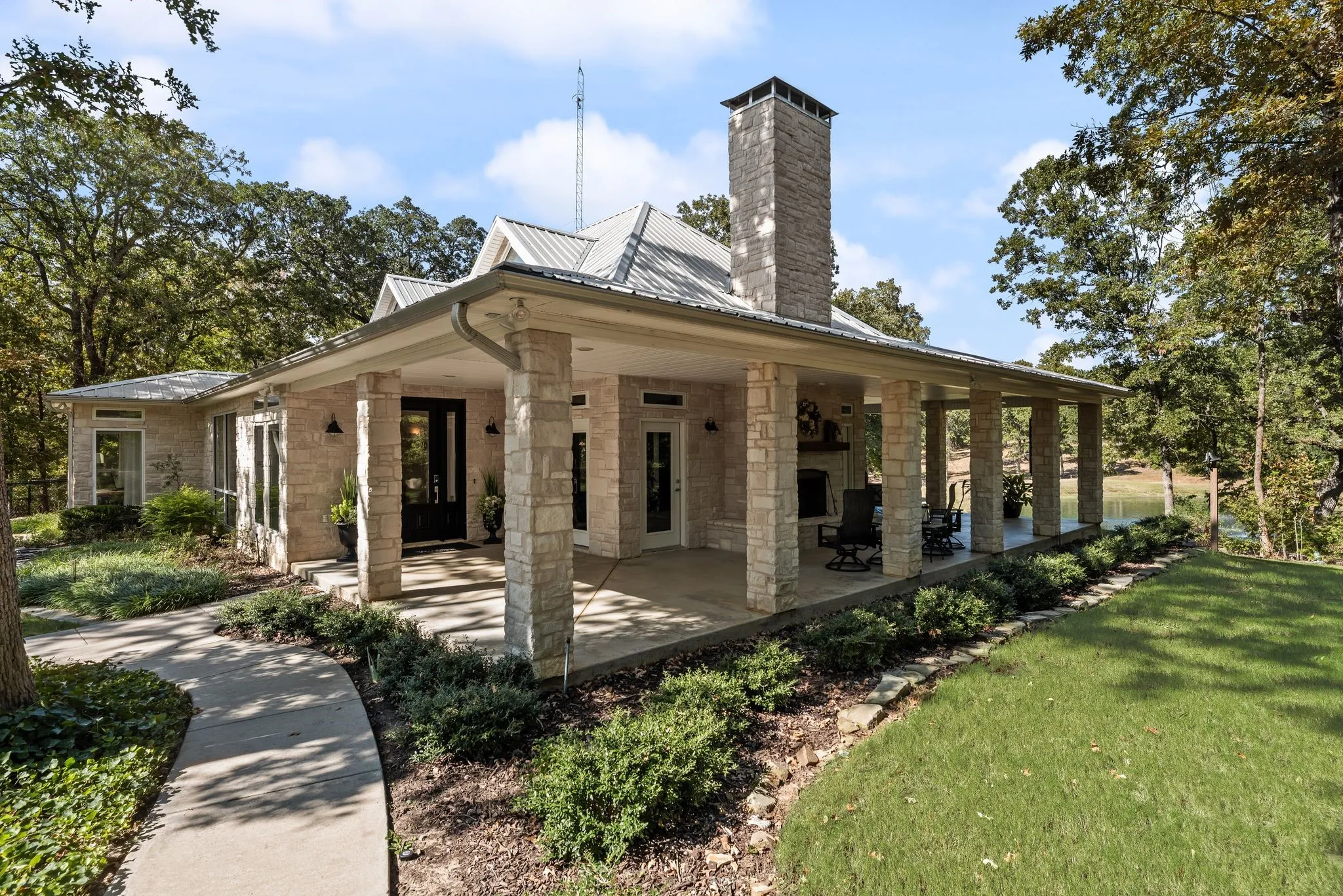 Single Family Residence For Sale in Fannin County , 1473 County Road 2980, Windom, Texas 75492, 3 Bedroom, 3 Bathroom, 2 Garage spaces, 2,773 Sqft, built in 2009, mls#21345666, Real Estate Agent in Windom, Homes For Sale in Fannin county, Homes For Sale in Windom, Realtor in Windom Texas, Real Estate Brokerage Independent Realty Texas, Luminita Cordes Realtor