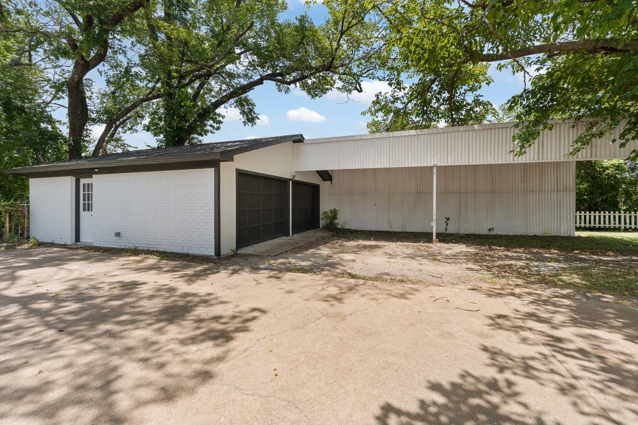 Single Family Residence For Sale in Johnson County , 202 Roaring Springs Drive, Joshua, Texas 76058, 5 Bedroom, 3 Bathroom, 2 Garage spaces, 2,896 Sqft, built in 0, mls#21342750, Real Estate Agent in Joshua, Homes For Sale in Johnson county, Homes For Sale in Joshua, Realtor in Joshua Texas, Real Estate Brokerage Independent Realty Texas, Luminita Cordes Realtor