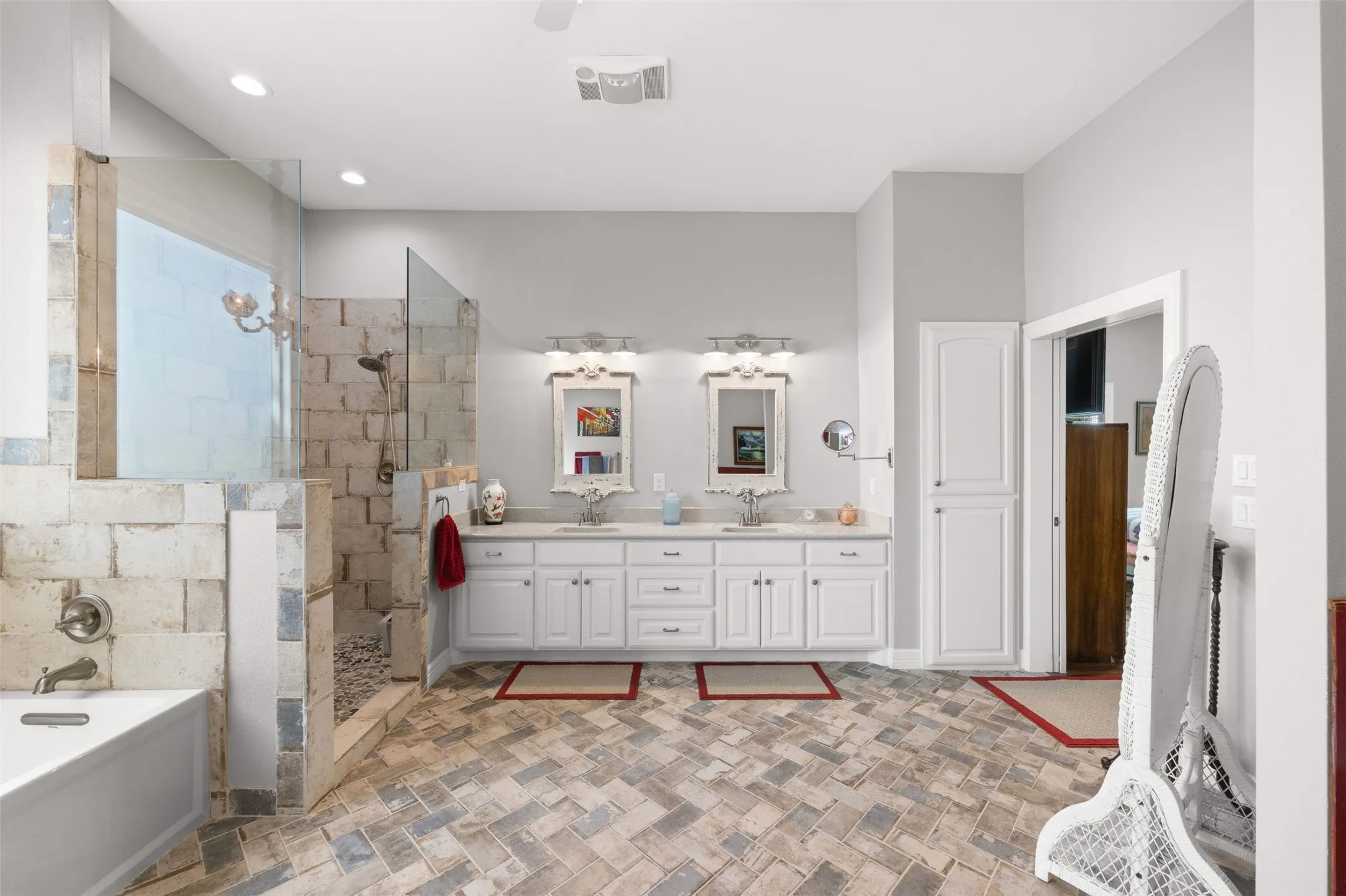 Single Family Residence For Sale in Ellis County , 1372 Greathouse Road, Waxahachie, Texas 75167, 2 Bedroom, 3 Bathroom, Garage spaces, 2,048 Sqft, built in 2019, mls#21345598, Real Estate Agent in Waxahachie, Homes For Sale in Ellis county, Homes For Sale in Waxahachie, Realtor in Waxahachie Texas, Real Estate Brokerage Independent Realty Texas, Luminita Cordes Realtor