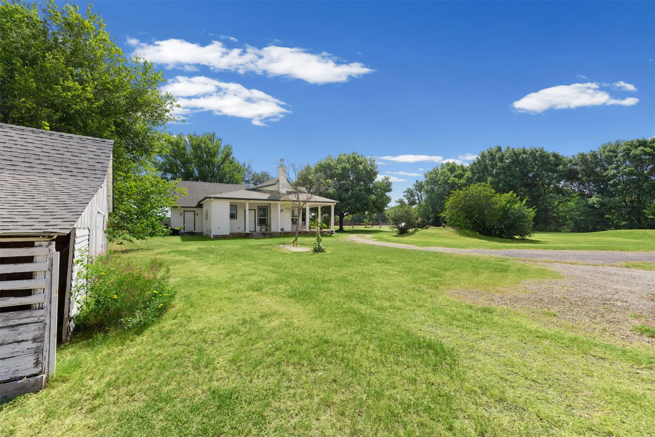 Single Family Residence For Sale in Ellis County , 1372 Greathouse Road, Waxahachie, Texas 75167, 2 Bedroom, 3 Bathroom, Garage spaces, 2,048 Sqft, built in 2019, mls#21345598, Real Estate Agent in Waxahachie, Homes For Sale in Ellis county, Homes For Sale in Waxahachie, Realtor in Waxahachie Texas, Real Estate Brokerage Independent Realty Texas, Luminita Cordes Realtor