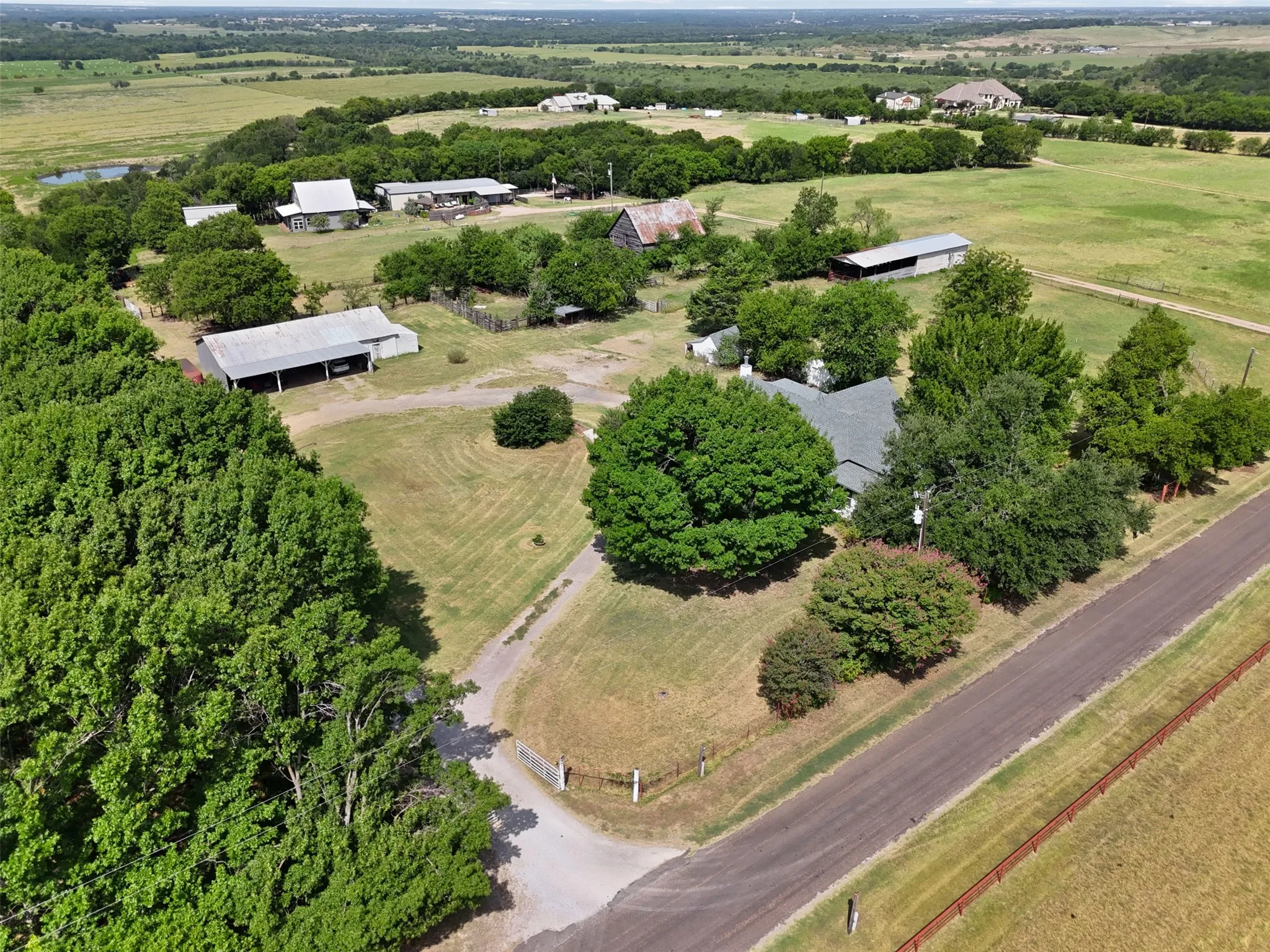 Single Family Residence For Sale in Ellis County , 1372 Greathouse Road, Waxahachie, Texas 75167, 2 Bedroom, 3 Bathroom, Garage spaces, 2,048 Sqft, built in 2019, mls#21345598, Real Estate Agent in Waxahachie, Homes For Sale in Ellis county, Homes For Sale in Waxahachie, Realtor in Waxahachie Texas, Real Estate Brokerage Independent Realty Texas, Luminita Cordes Realtor