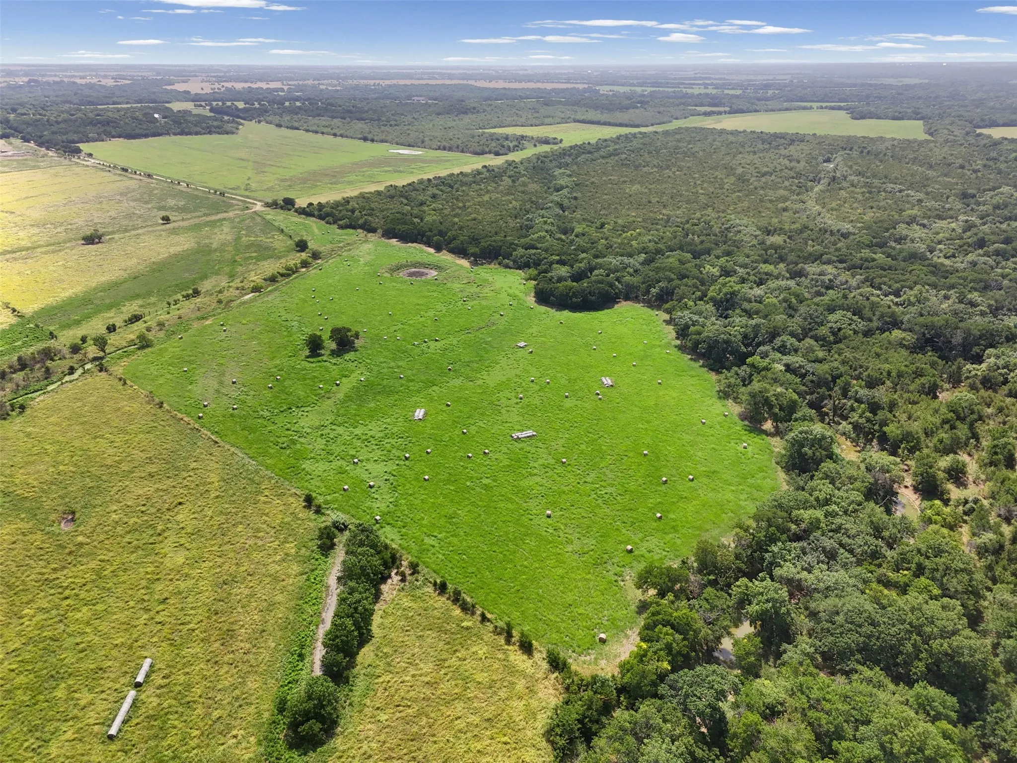 Single Family Residence For Sale in Ellis County , 1372 Greathouse Road, Waxahachie, Texas 75167, 2 Bedroom, 3 Bathroom, Garage spaces, 2,048 Sqft, built in 2019, mls#21345598, Real Estate Agent in Waxahachie, Homes For Sale in Ellis county, Homes For Sale in Waxahachie, Realtor in Waxahachie Texas, Real Estate Brokerage Independent Realty Texas, Luminita Cordes Realtor