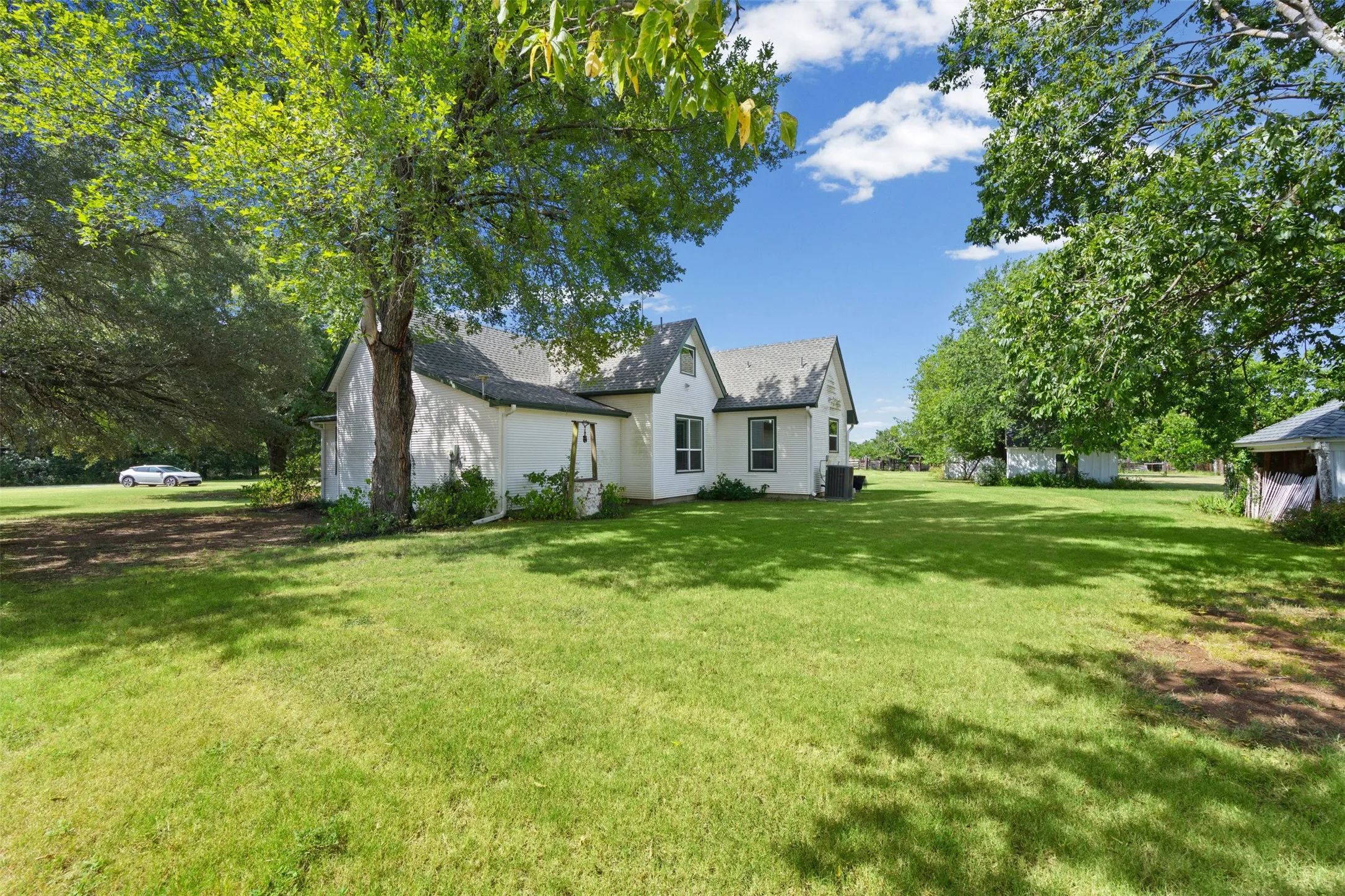 Single Family Residence For Sale in Ellis County , 1372 Greathouse Road, Waxahachie, Texas 75167, 2 Bedroom, 3 Bathroom, Garage spaces, 2,048 Sqft, built in 2019, mls#21345598, Real Estate Agent in Waxahachie, Homes For Sale in Ellis county, Homes For Sale in Waxahachie, Realtor in Waxahachie Texas, Real Estate Brokerage Independent Realty Texas, Luminita Cordes Realtor