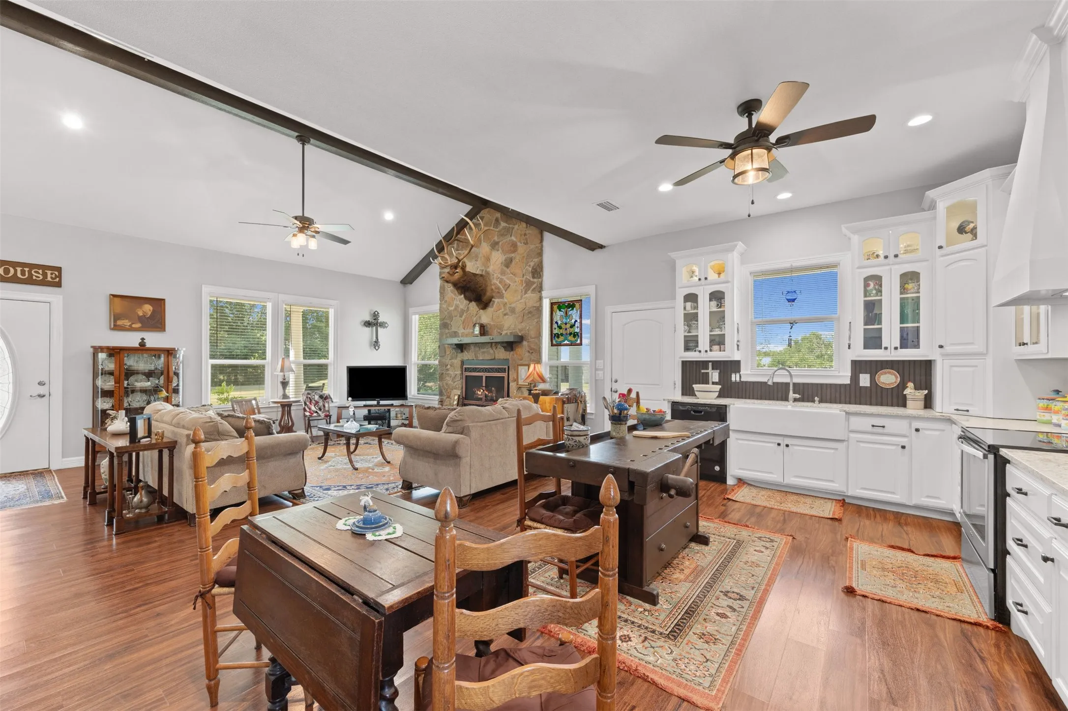 Single Family Residence For Sale in Ellis County , 1372 Greathouse Road, Waxahachie, Texas 75167, 2 Bedroom, 3 Bathroom, Garage spaces, 2,048 Sqft, built in 2019, mls#21345598, Real Estate Agent in Waxahachie, Homes For Sale in Ellis county, Homes For Sale in Waxahachie, Realtor in Waxahachie Texas, Real Estate Brokerage Independent Realty Texas, Luminita Cordes Realtor