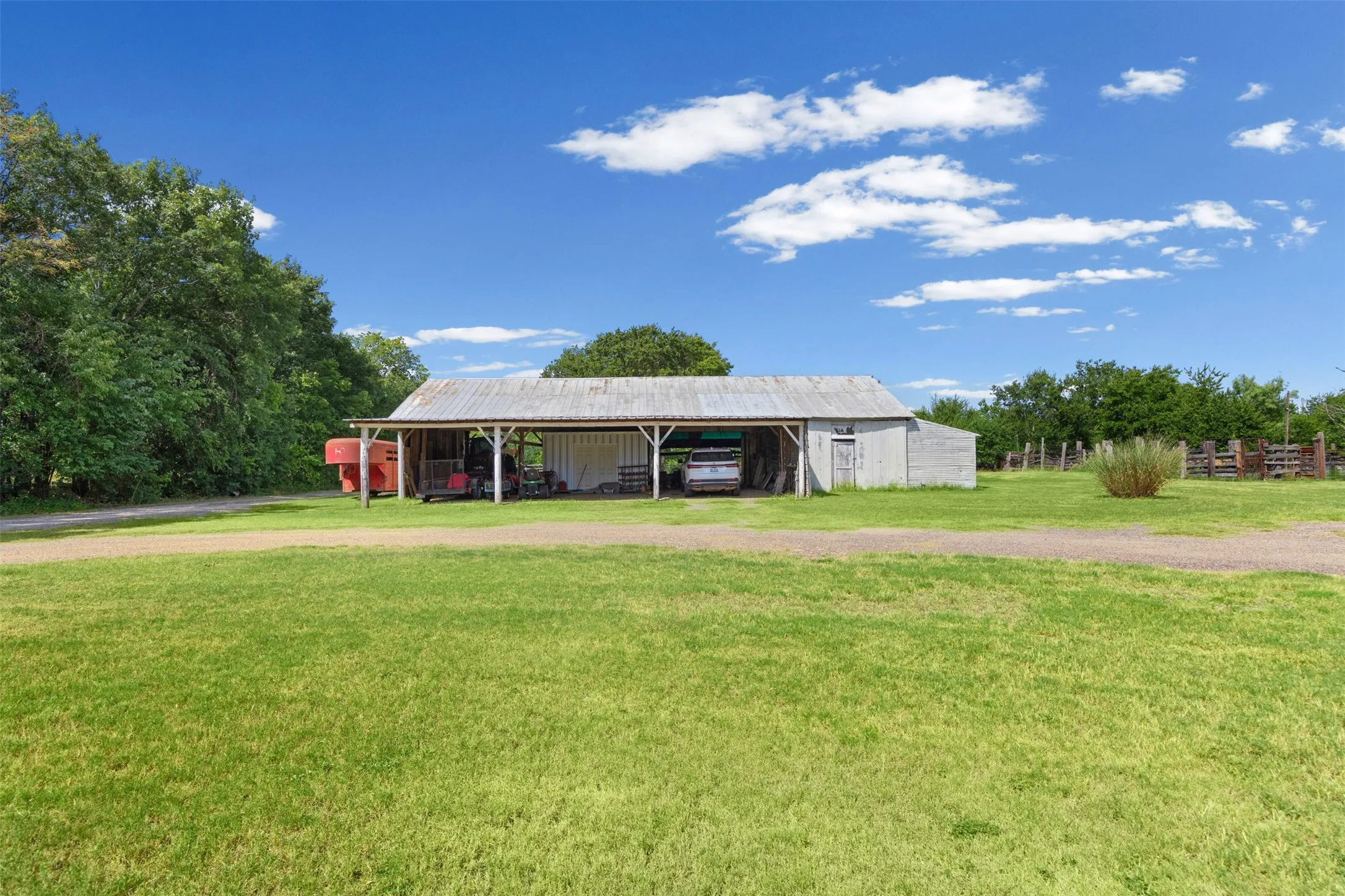 Single Family Residence For Sale in Ellis County , 1372 Greathouse Road, Waxahachie, Texas 75167, 2 Bedroom, 3 Bathroom, Garage spaces, 2,048 Sqft, built in 2019, mls#21345598, Real Estate Agent in Waxahachie, Homes For Sale in Ellis county, Homes For Sale in Waxahachie, Realtor in Waxahachie Texas, Real Estate Brokerage Independent Realty Texas, Luminita Cordes Realtor