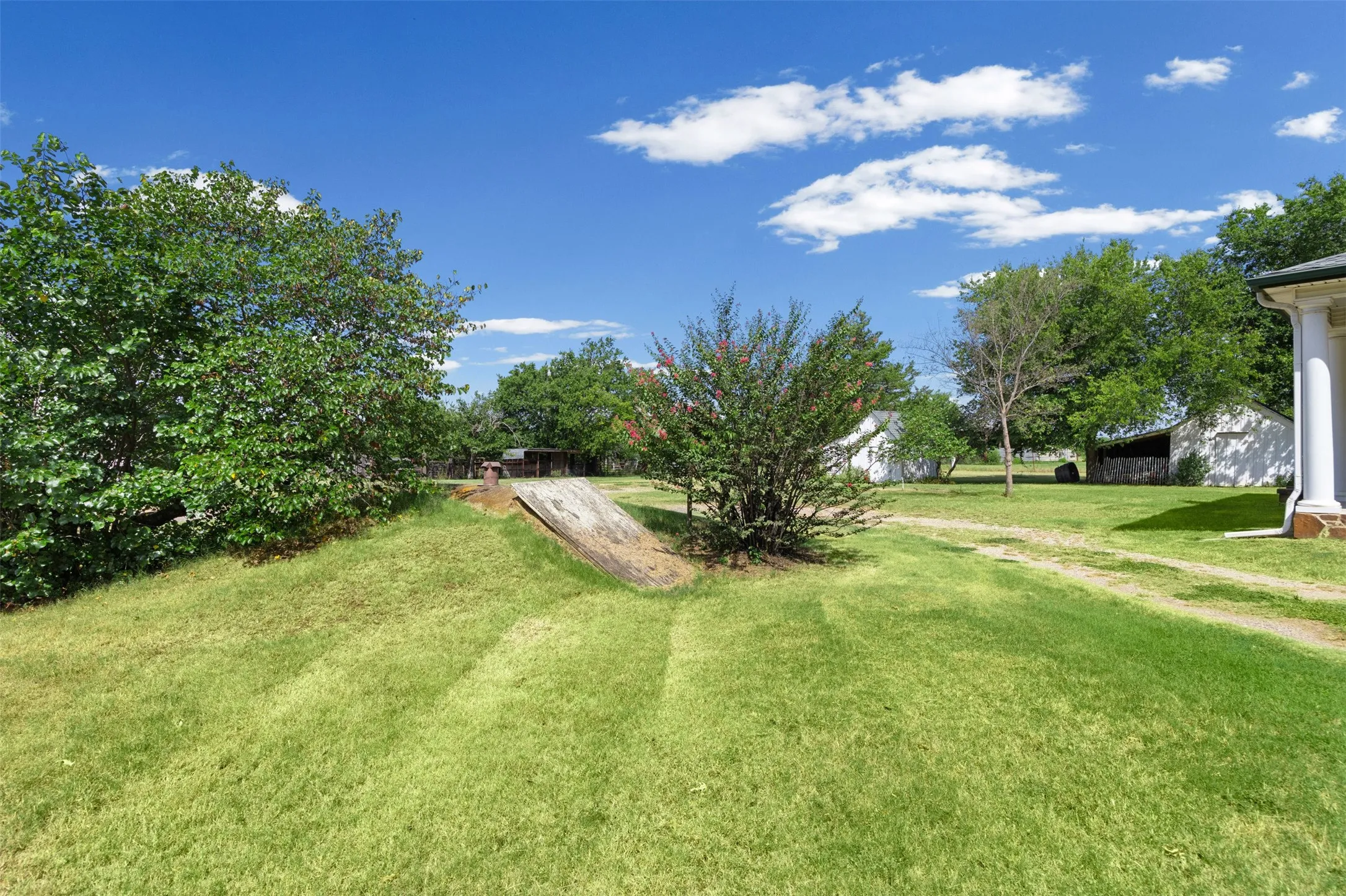 Single Family Residence For Sale in Ellis County , 1372 Greathouse Road, Waxahachie, Texas 75167, 2 Bedroom, 3 Bathroom, Garage spaces, 2,048 Sqft, built in 2019, mls#21345598, Real Estate Agent in Waxahachie, Homes For Sale in Ellis county, Homes For Sale in Waxahachie, Realtor in Waxahachie Texas, Real Estate Brokerage Independent Realty Texas, Luminita Cordes Realtor