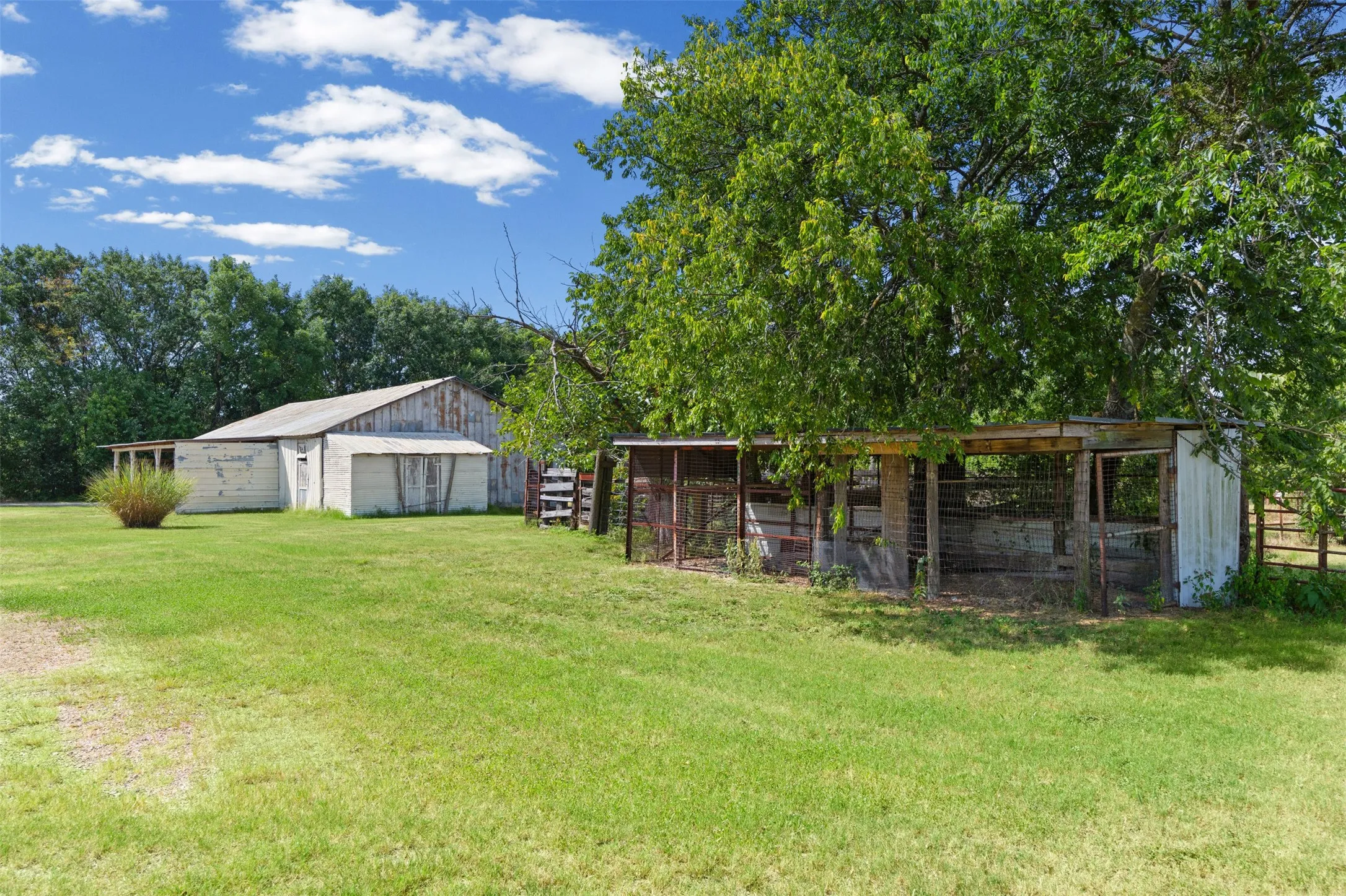 Single Family Residence For Sale in Ellis County , 1372 Greathouse Road, Waxahachie, Texas 75167, 2 Bedroom, 3 Bathroom, Garage spaces, 2,048 Sqft, built in 2019, mls#21345598, Real Estate Agent in Waxahachie, Homes For Sale in Ellis county, Homes For Sale in Waxahachie, Realtor in Waxahachie Texas, Real Estate Brokerage Independent Realty Texas, Luminita Cordes Realtor